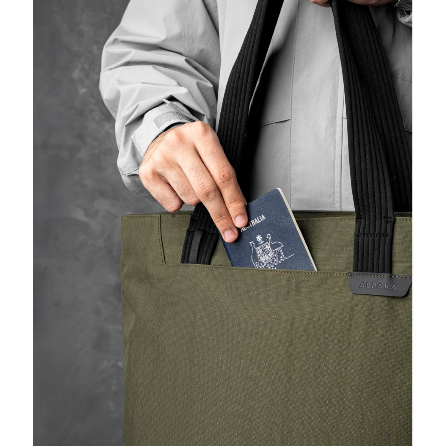 ALPAKA Flight Tote Bag (L) Axoflux 400D (Green)