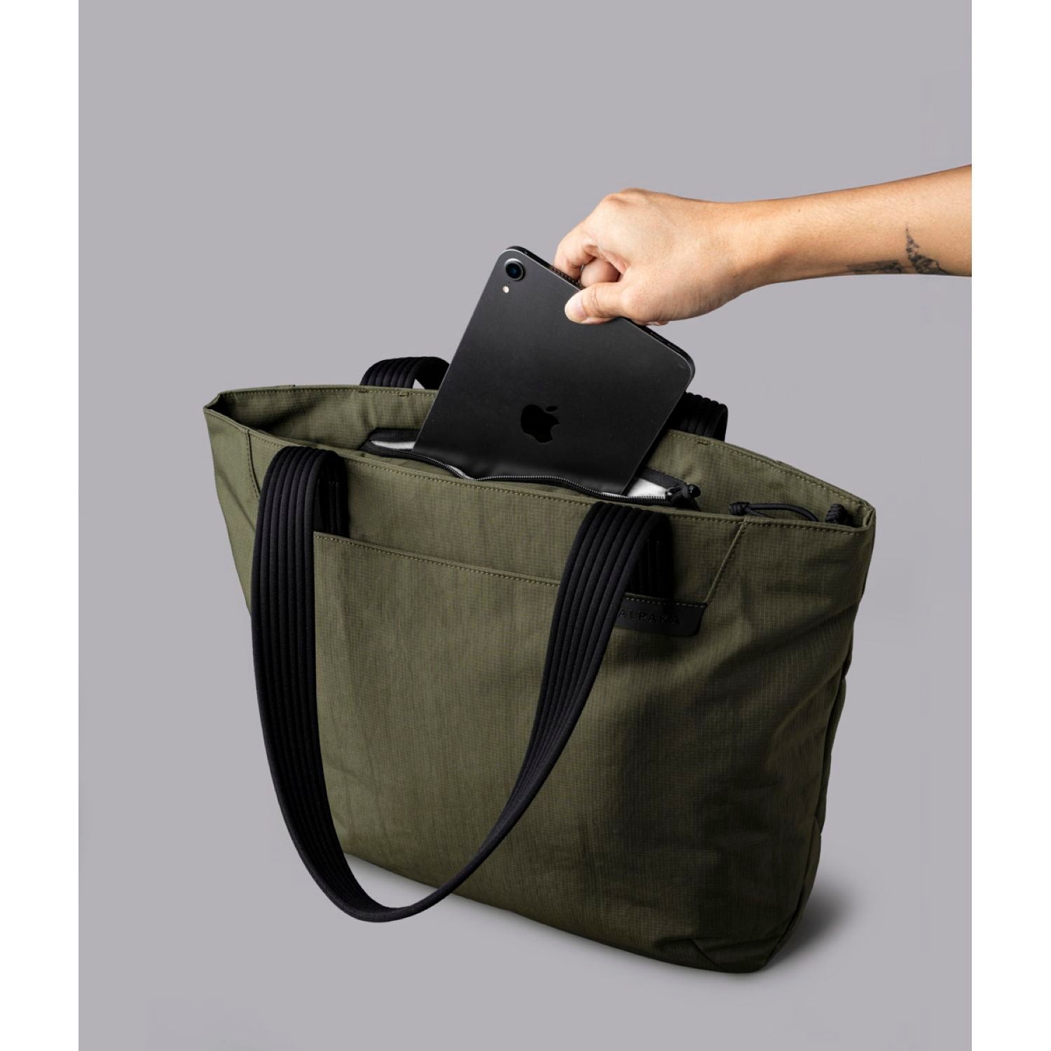 ALPAKA Flight Tote Bag (L) Axoflux 400D (Green)