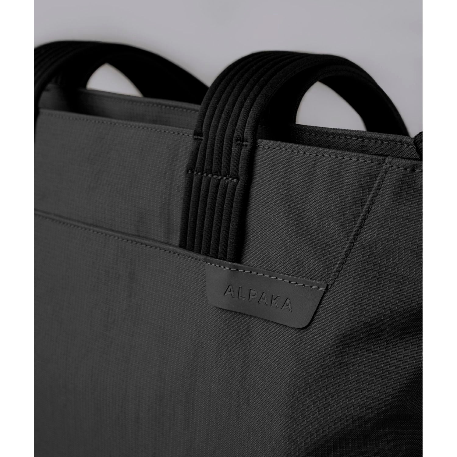ALPAKA Flight Tote Bag (M) Axoflux 400D (Black)