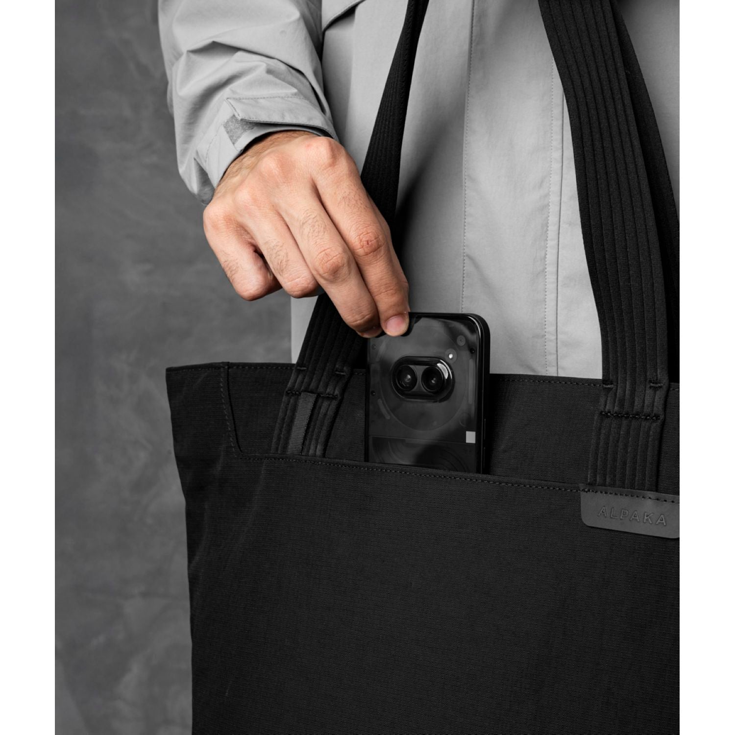 ALPAKA Flight Tote Bag (M) Axoflux 400D (Black)