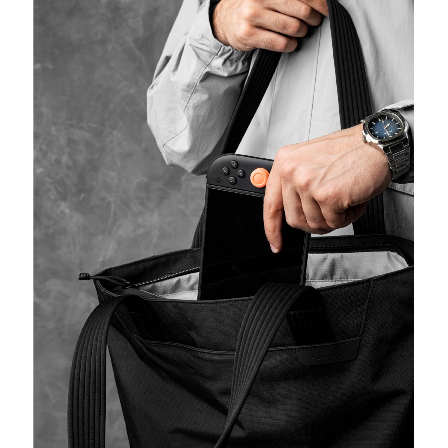 ALPAKA Flight Tote Bag (M) Axoflux 400D (Black)