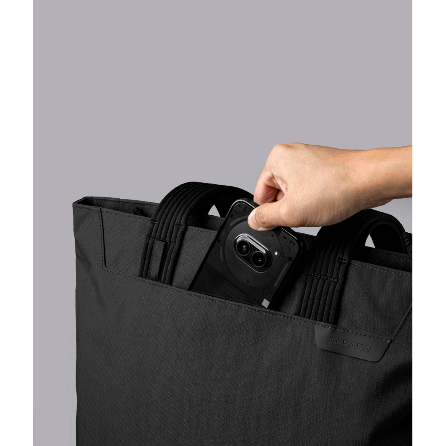ALPAKA Flight Tote Bag (M) Axoflux 400D (Black)