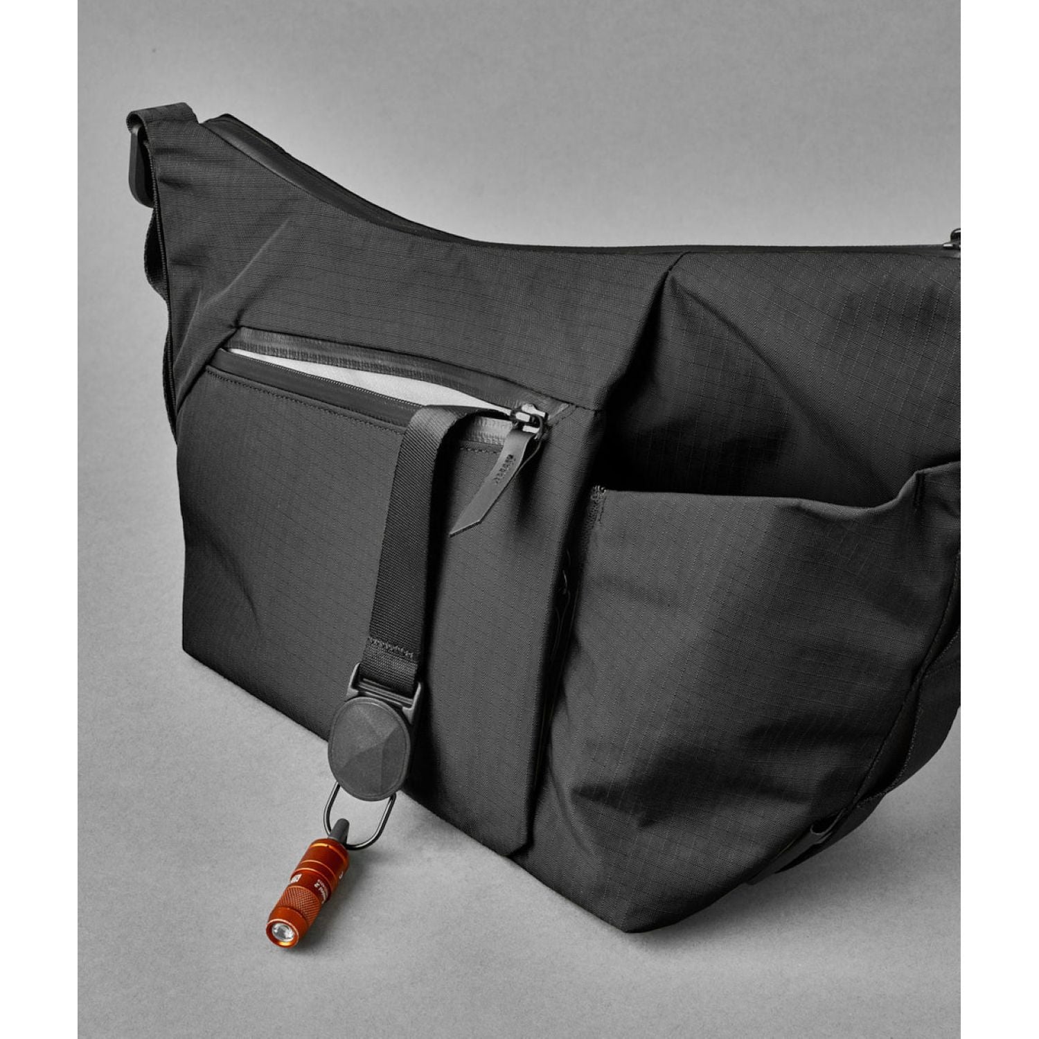 ALPAKA Flow Satchel Axoflux 210D (Black)