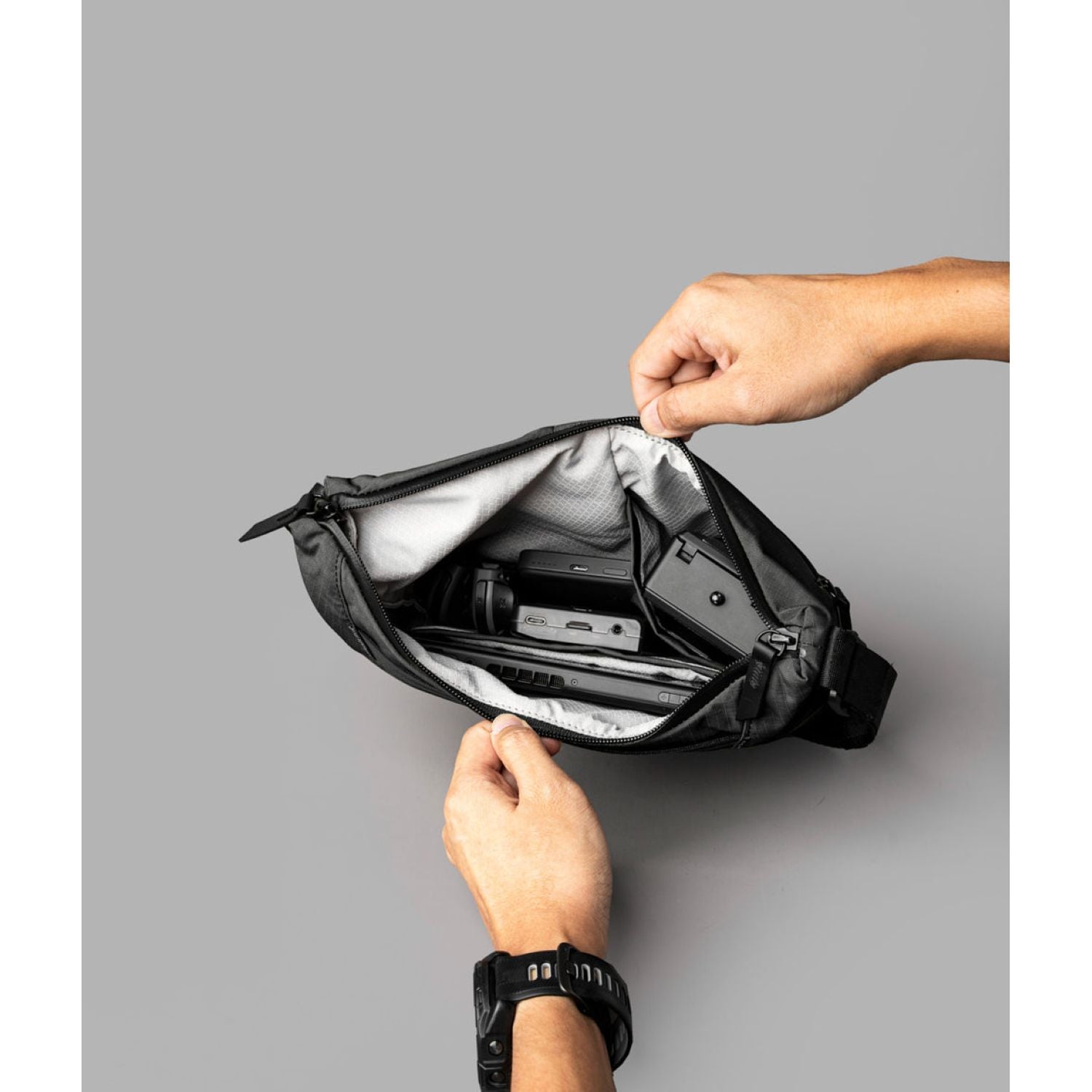 ALPAKA Flow Satchel Mini Axoflux 210D (Black)