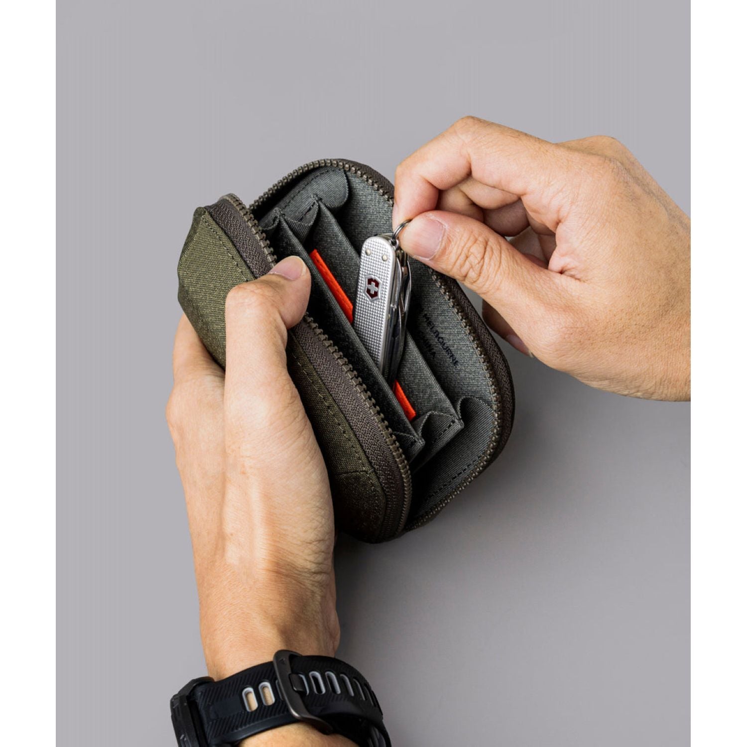 ALPAKA Hub Zip Pocket Axoflux 300D (Army Green)