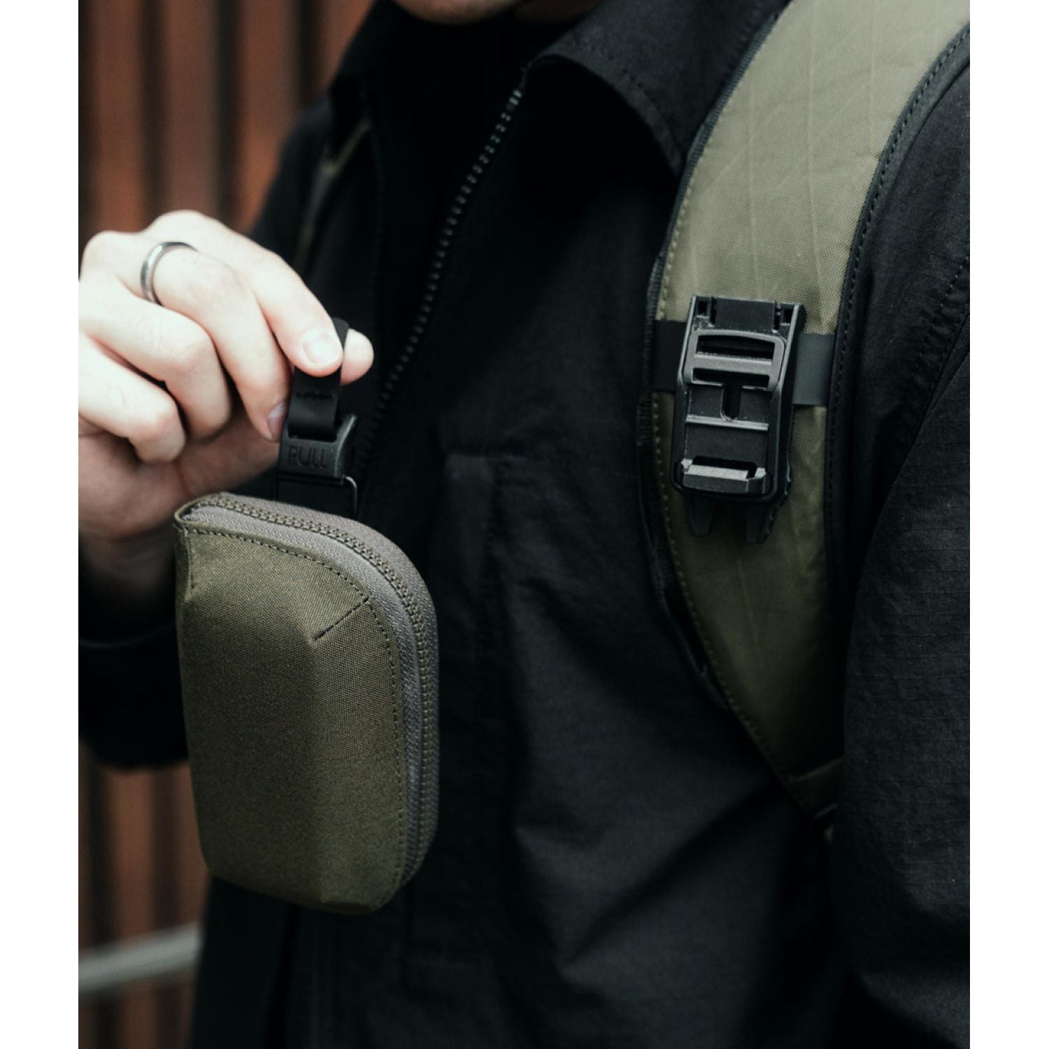 ALPAKA Hub Zip Pocket Axoflux 300D (Army Green)