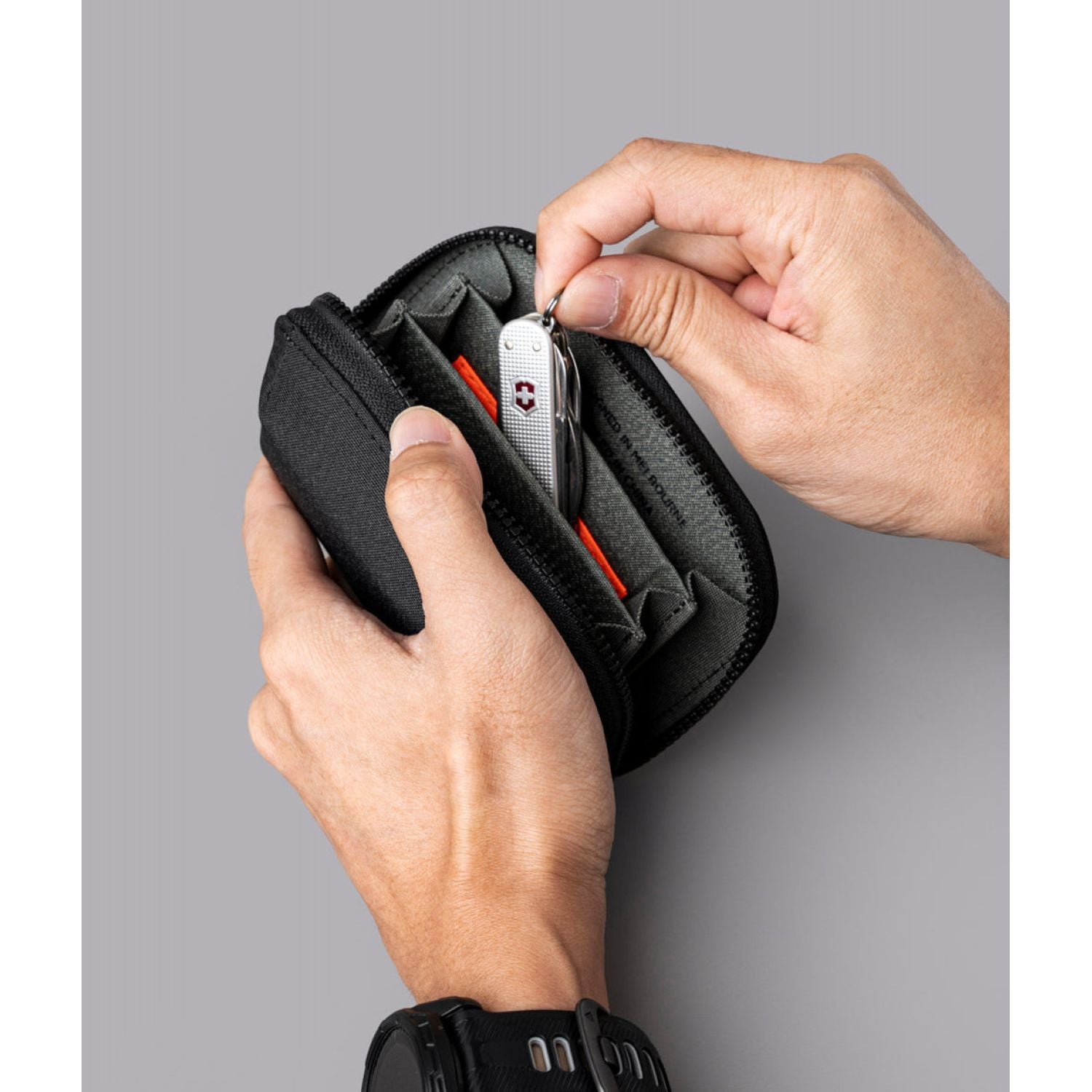 ALPAKA Hub Zip Pocket Axoflux 300D (Black)