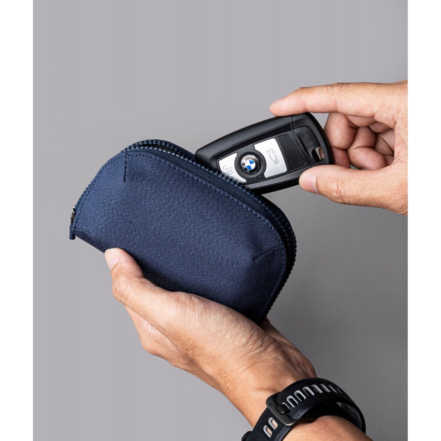 ALPAKA Hub Zip Pocket Axoflux 300D (Blue)