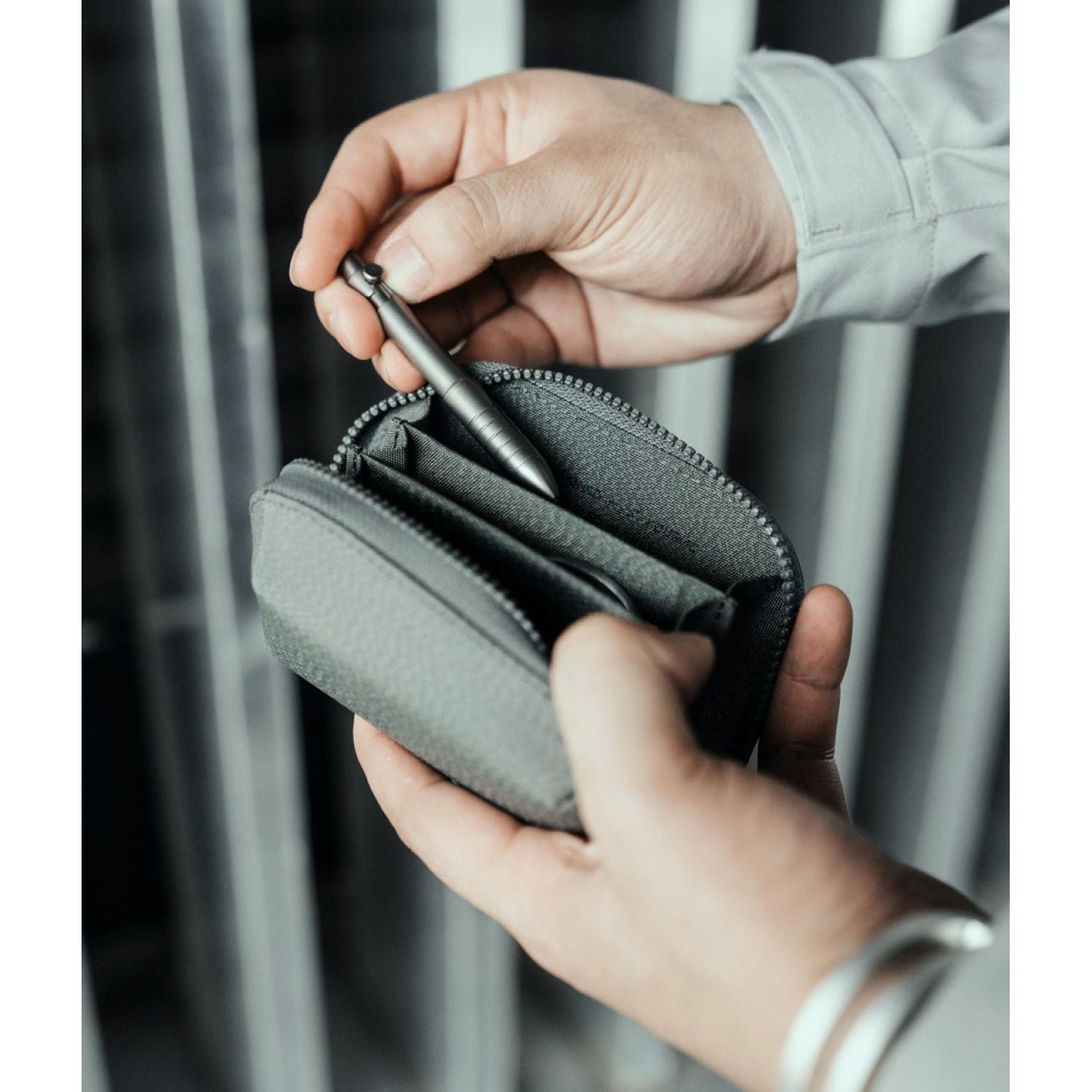 ALPAKA Hub Zip Pocket Axoflux 300D (Grey)