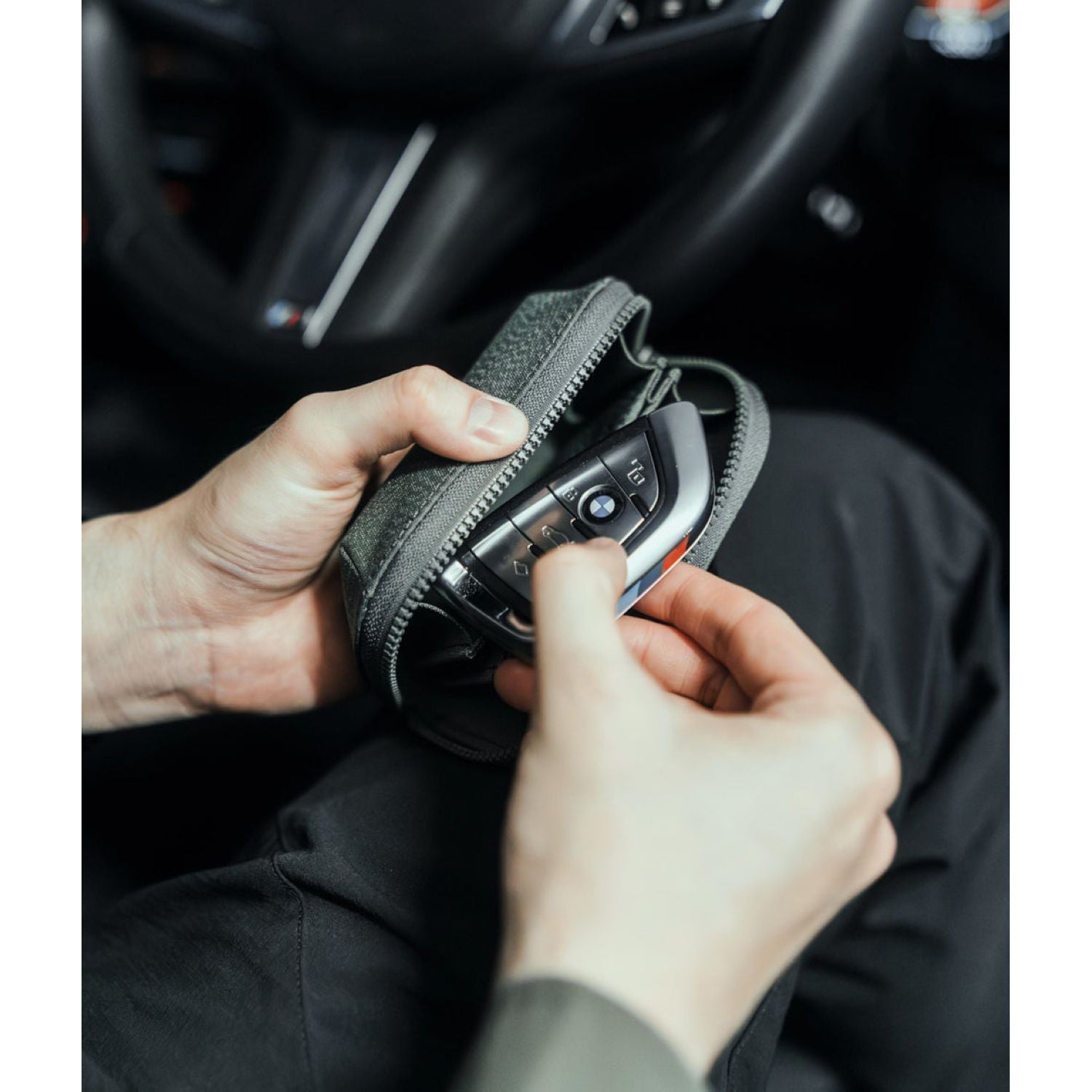 ALPAKA Hub Zip Pocket Axoflux 300D (Grey)