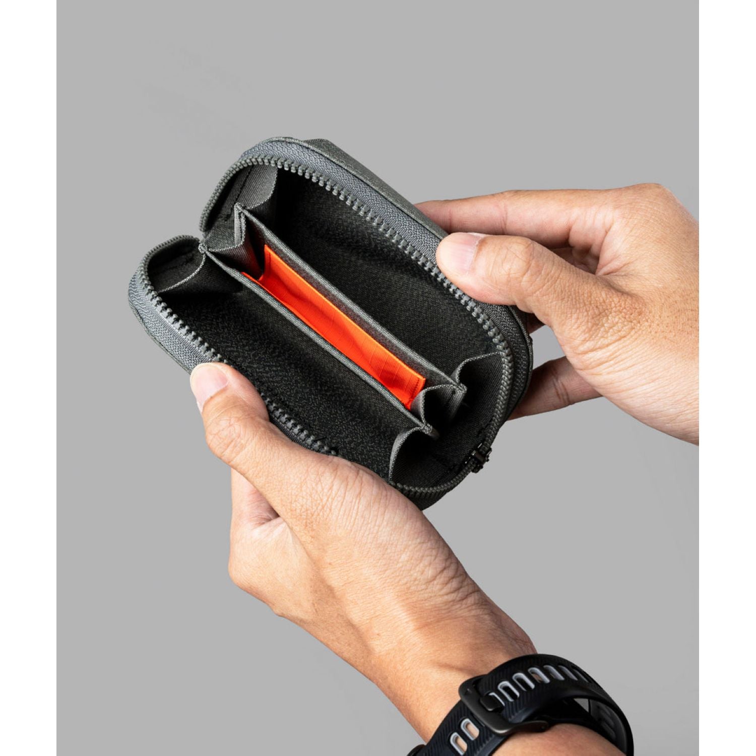 ALPAKA Hub Zip Pocket Axoflux 300D (Grey)