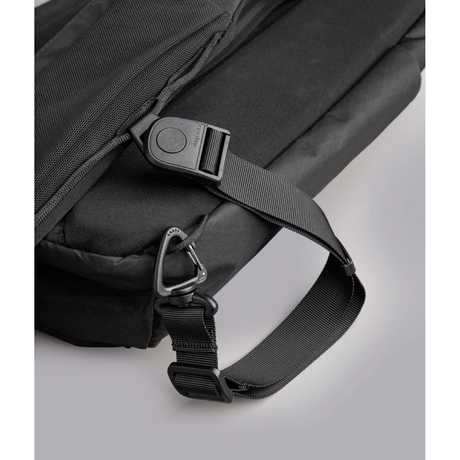 ALPAKA Metro Crossbody Left Shoulder X-Pac VX42 (Black)