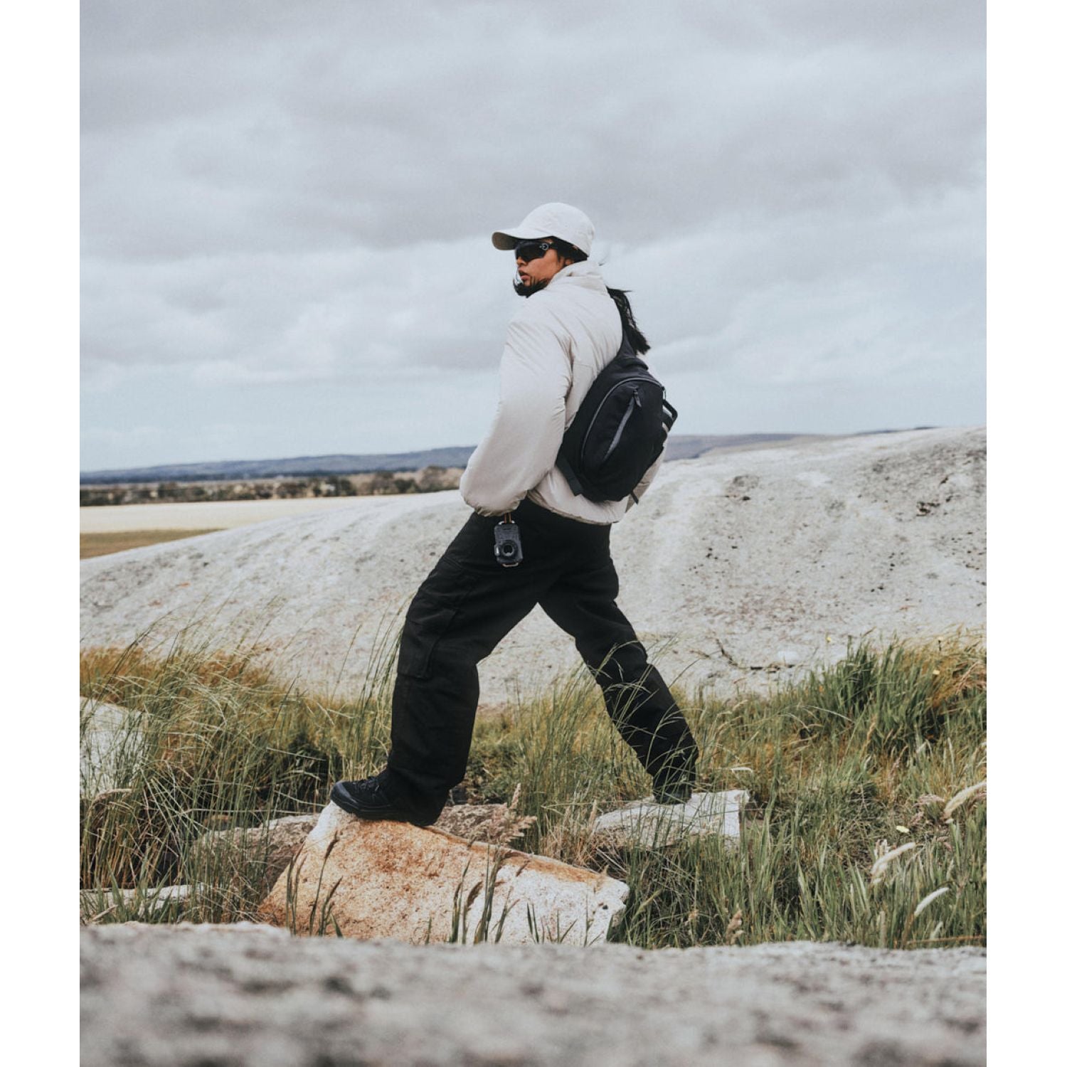 ALPAKA Metro Crossbody Right Shoulder Axoflux 210D (Black)