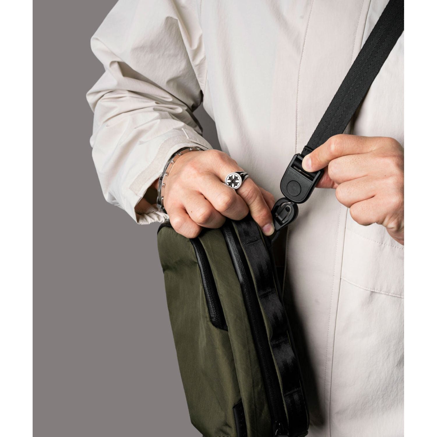 ALPAKA Metro Sling Max X-Pac X42 (Olive Green)