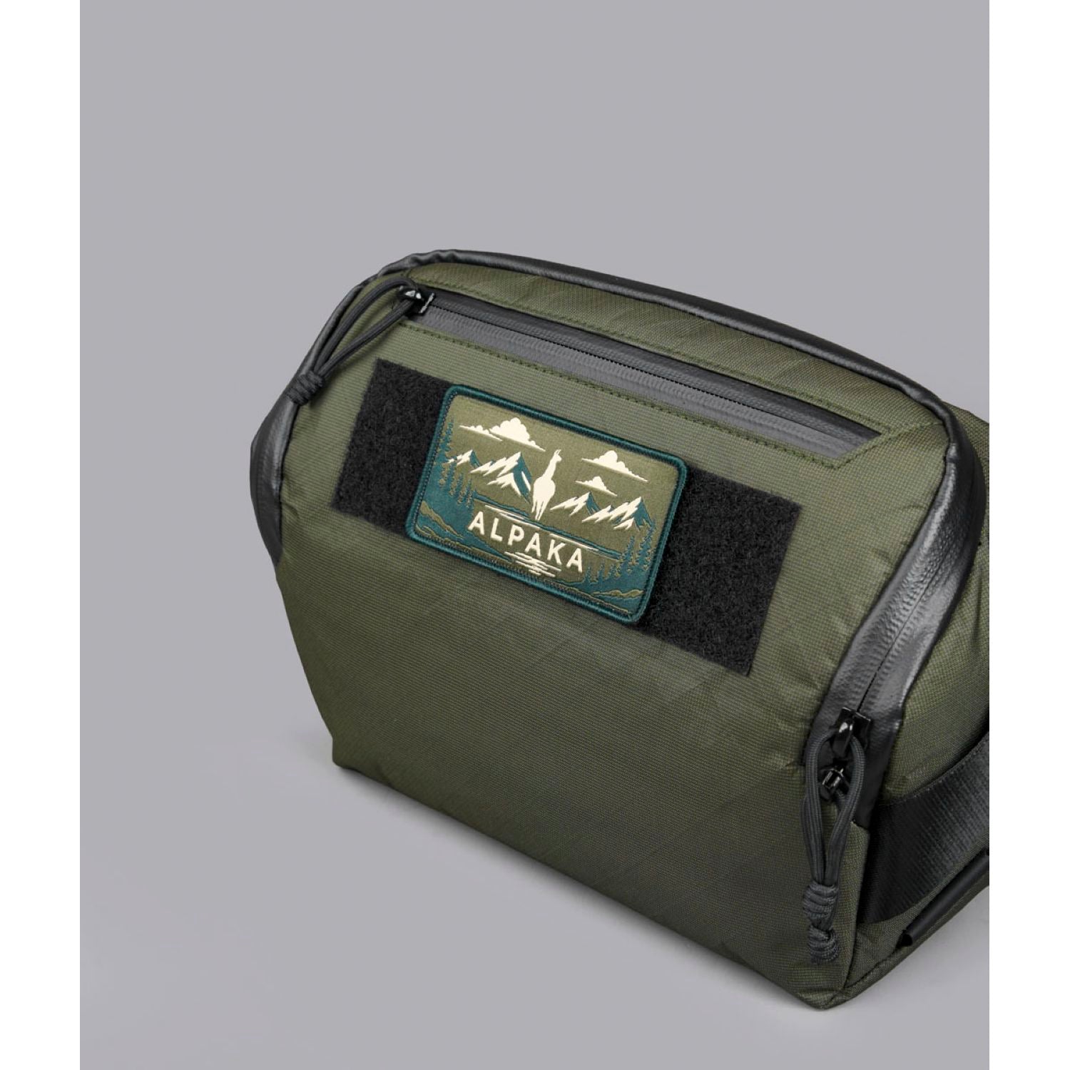 (PRE-ORDER) ALPAKA Vertex Mission Sling With Green Patch Ultradyne 100D (Green)