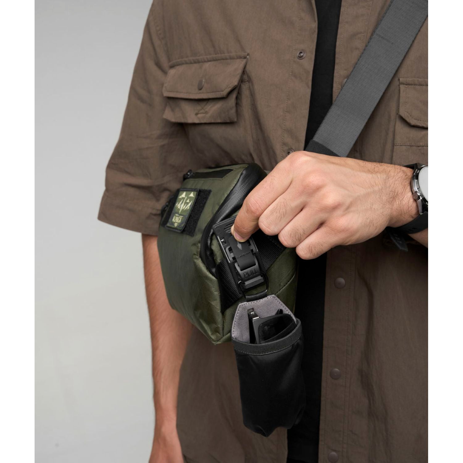 (PRE-ORDER) ALPAKA Vertex Mission Sling With Green Patch Ultradyne 100D (Green)