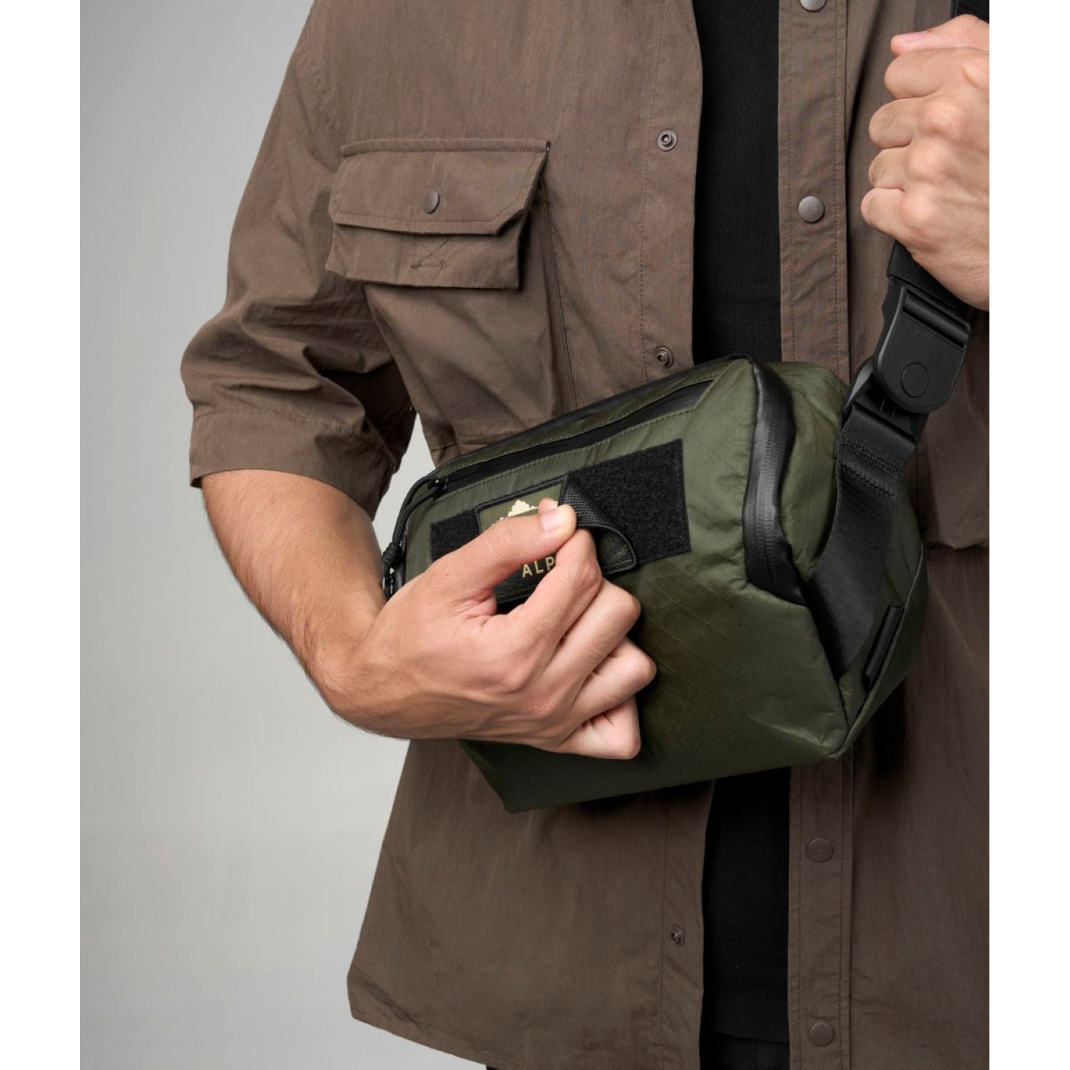 (PRE-ORDER) ALPAKA Vertex Mission Sling With Green Patch Ultradyne 100D (Green)