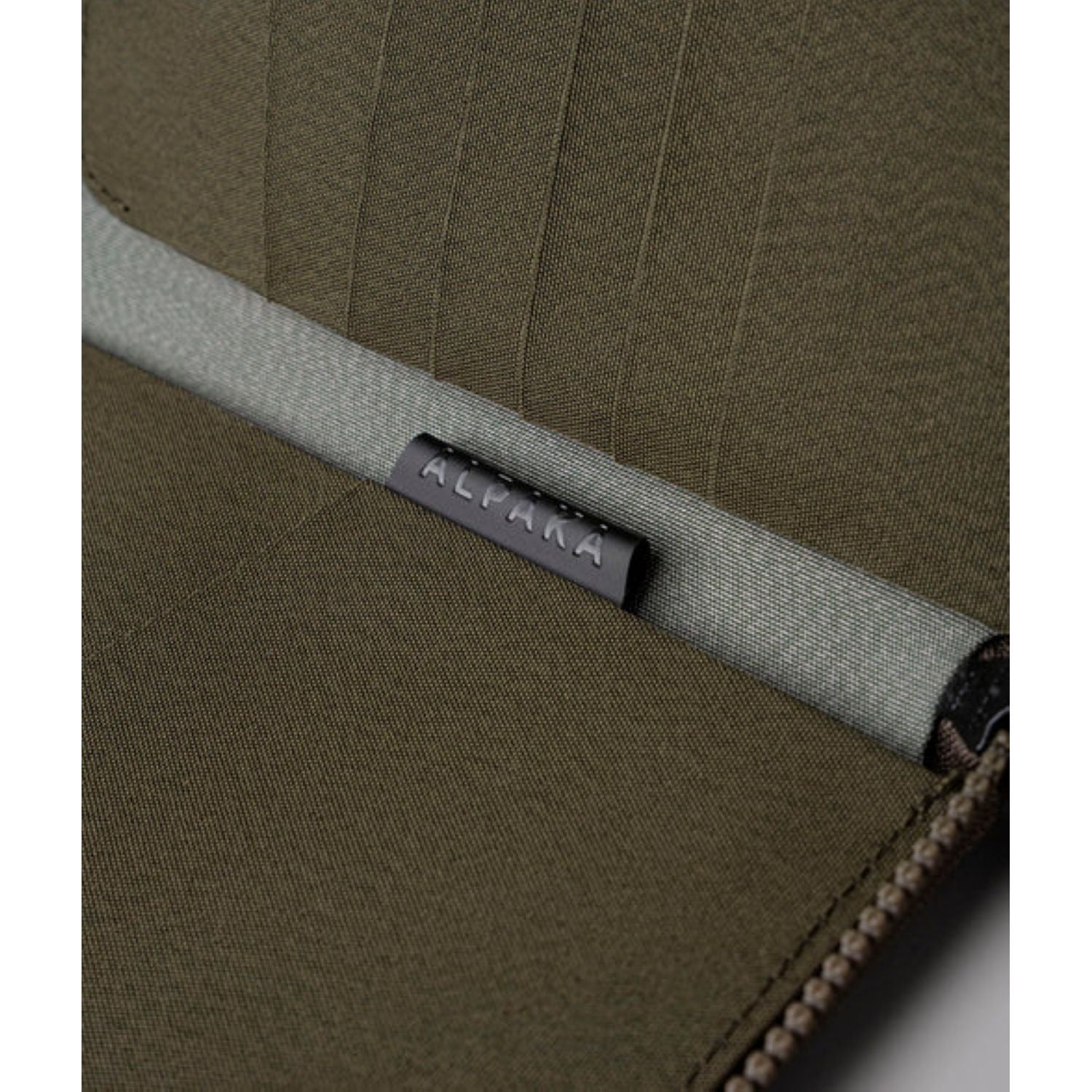 ALPAKA Zip Passport Wallet Axogrid 300D (Army Green)