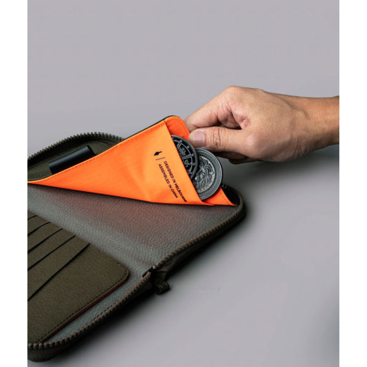 ALPAKA Zip Passport Wallet Axogrid 300D (Army Green)