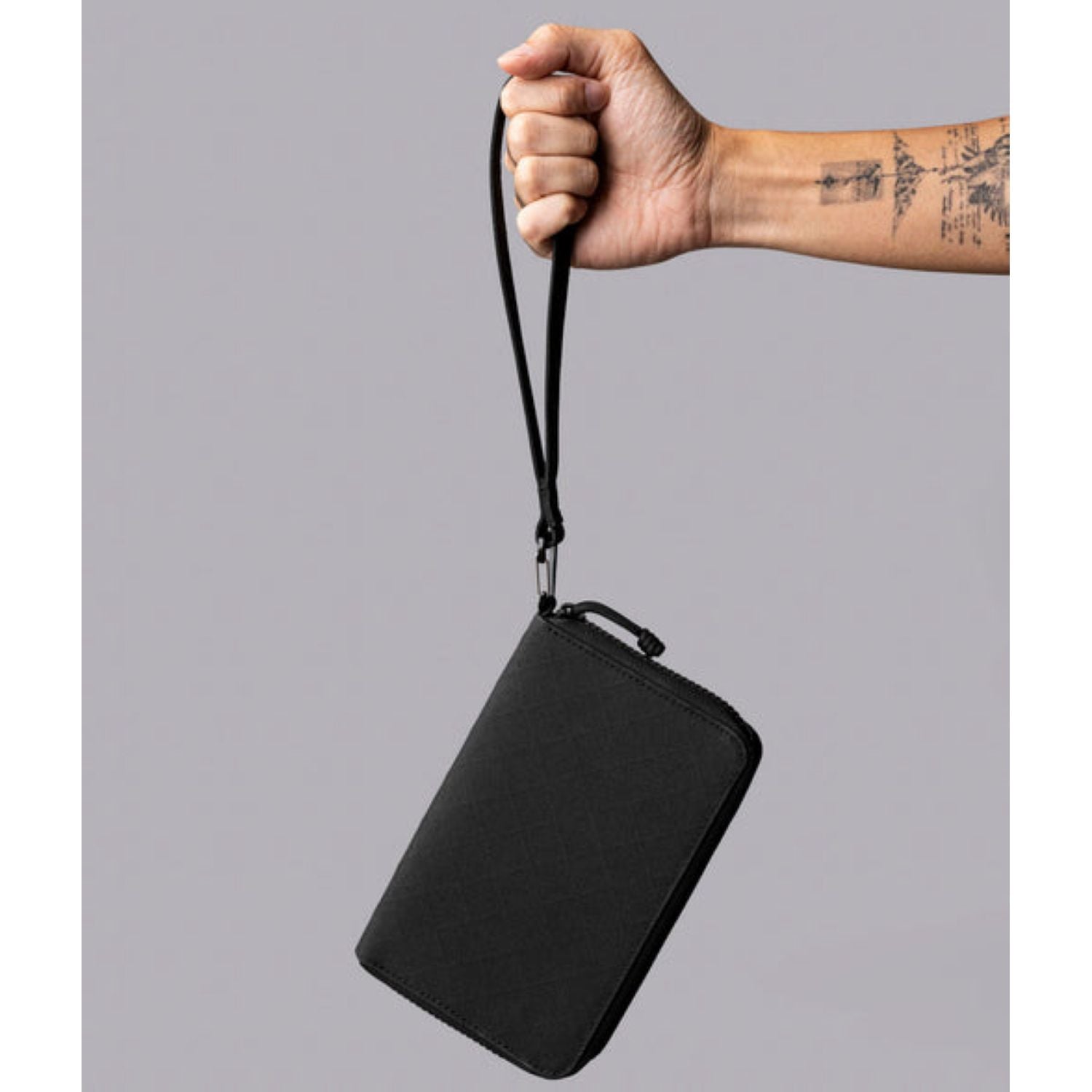 ALPAKA Zip Passport Wallet Axogrid 300D (Black)