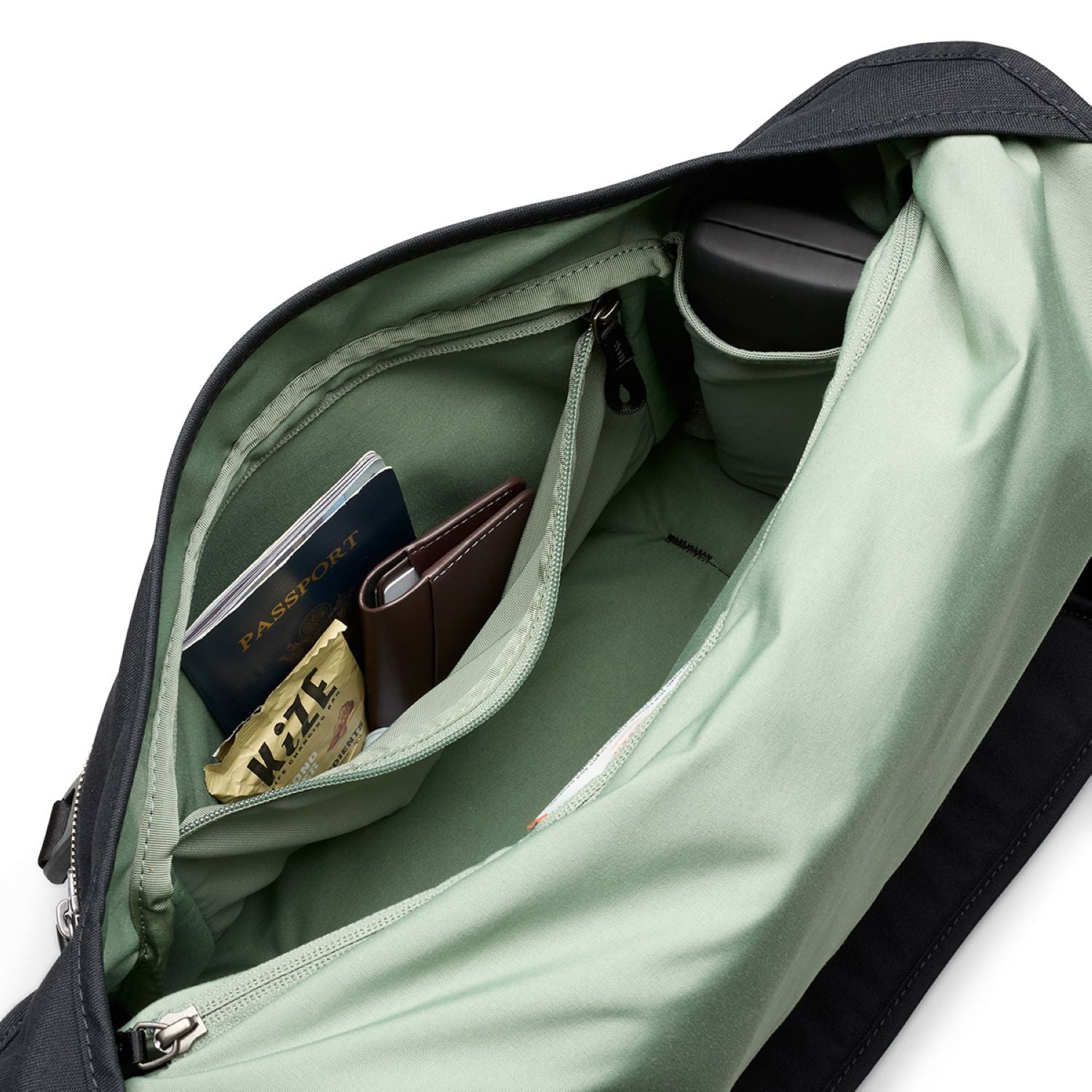 Bellroy Classic Messenger - Black