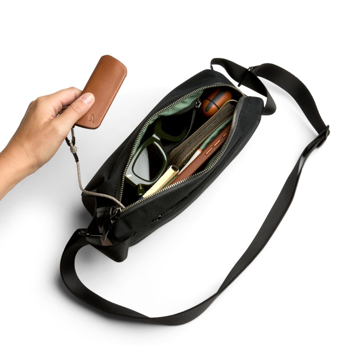 バッグ Bellroy Classic Sling 3L Black Bellroy Classic Sling 3L - Black – The Planet Traveller