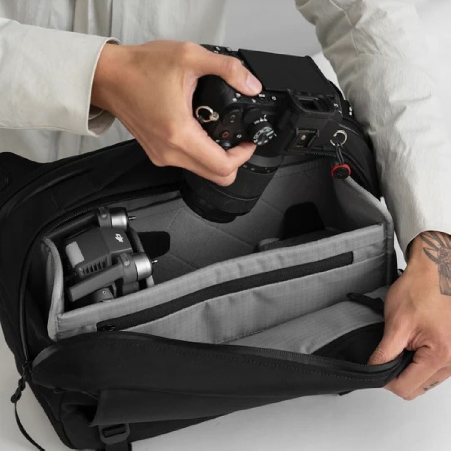 Black Ember Grip Sling 12 Camera Insert - Silver Matte