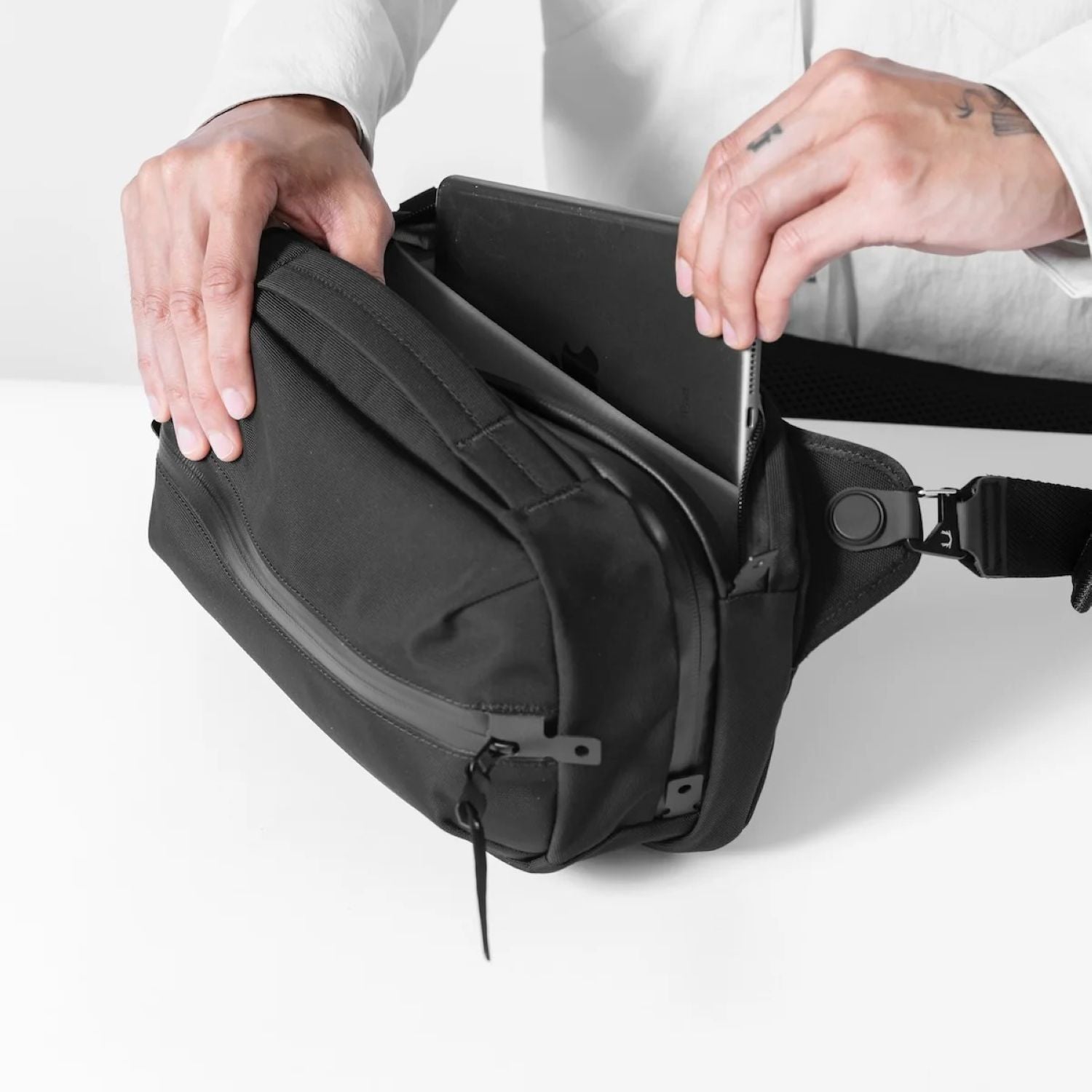 Black Ember Grip Sling-6 Embertex PFAS Free 6L - Jet Black