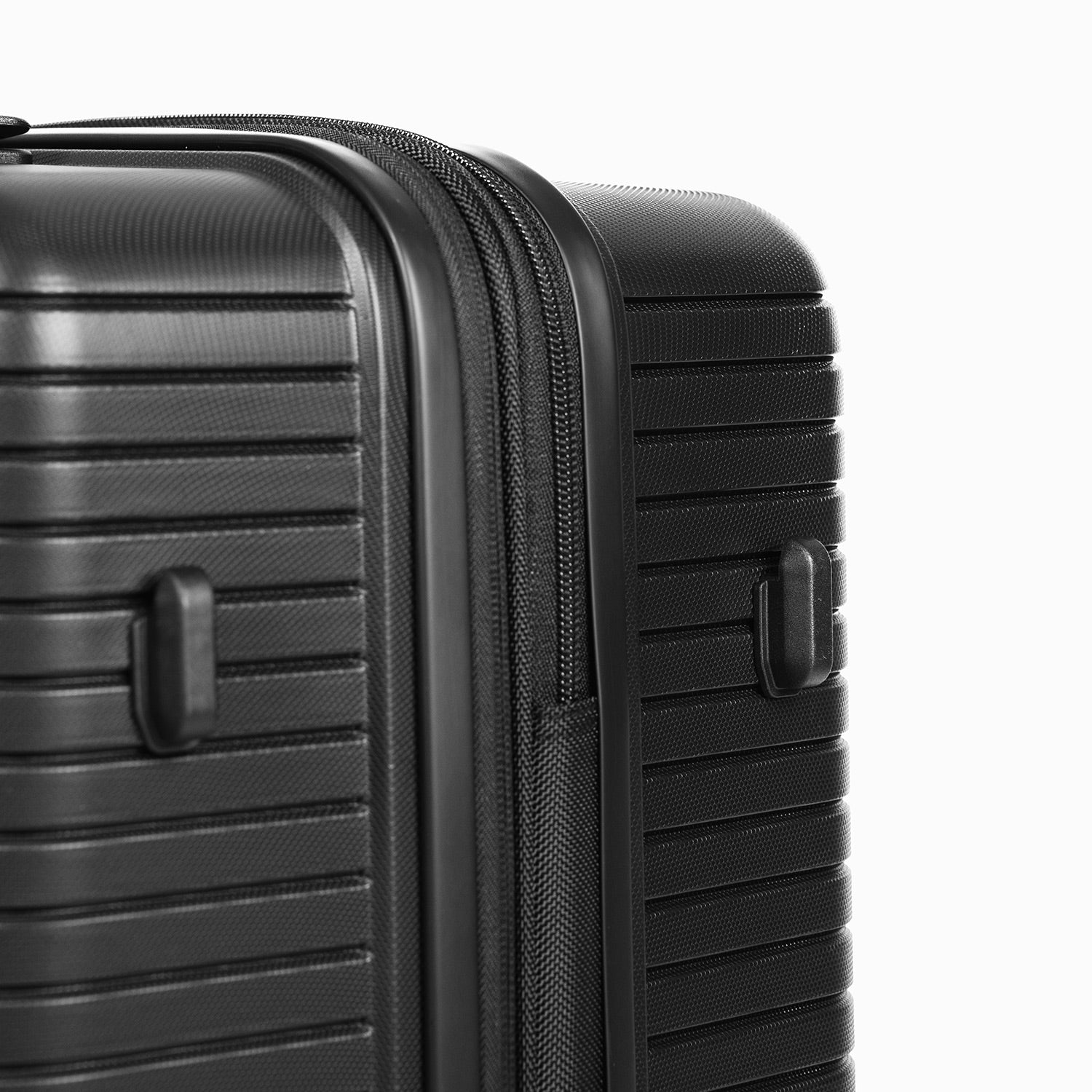 Crossing GLID Polypropylene Medium 25" Luggage - Black