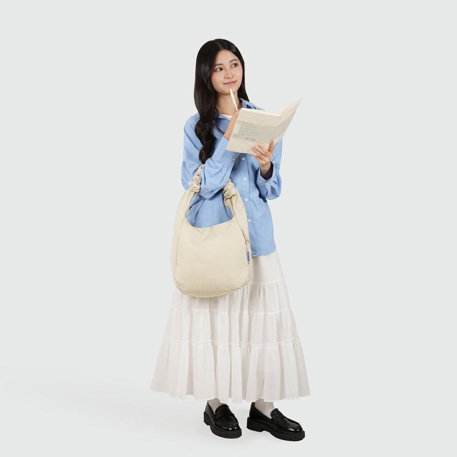 Hellolulu Elan Day Off Bucket Shoulder Bag (Vanilla White)