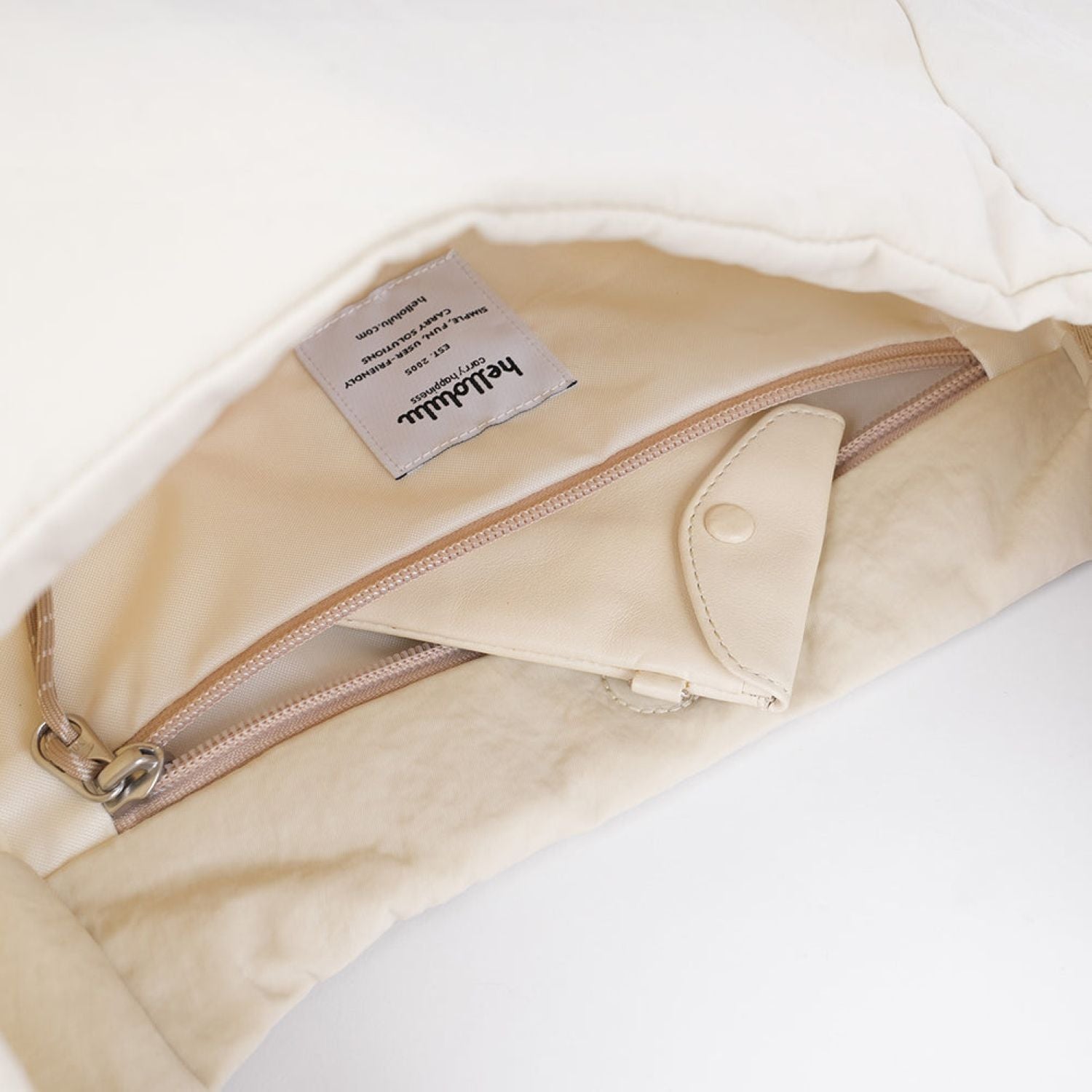 Hellolulu Elan Day Off Bucket Shoulder Bag (Vanilla White)