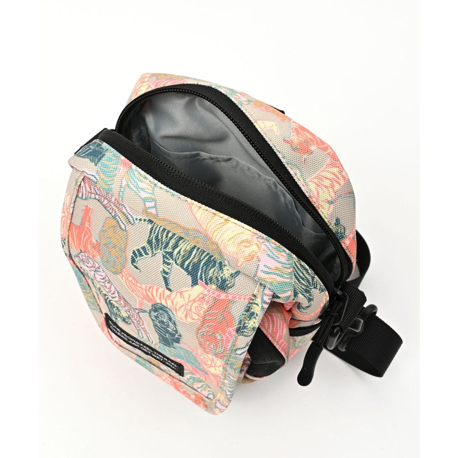 Kiu Water Repellent 600D Flap Pocket Shoulder Bag (Black)