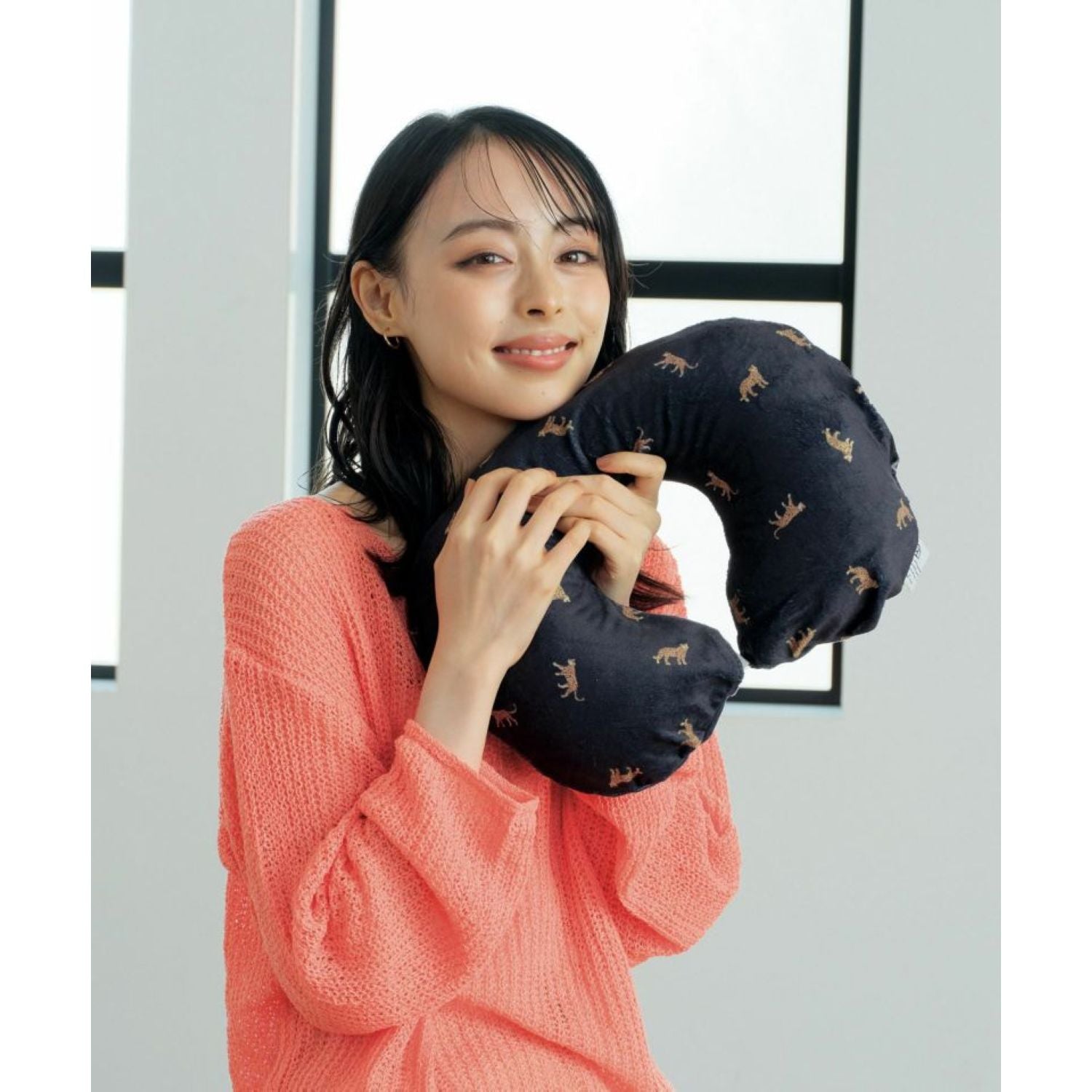 WPC Air Pump Neck Pillow (Leopard And Tiger Navy)
