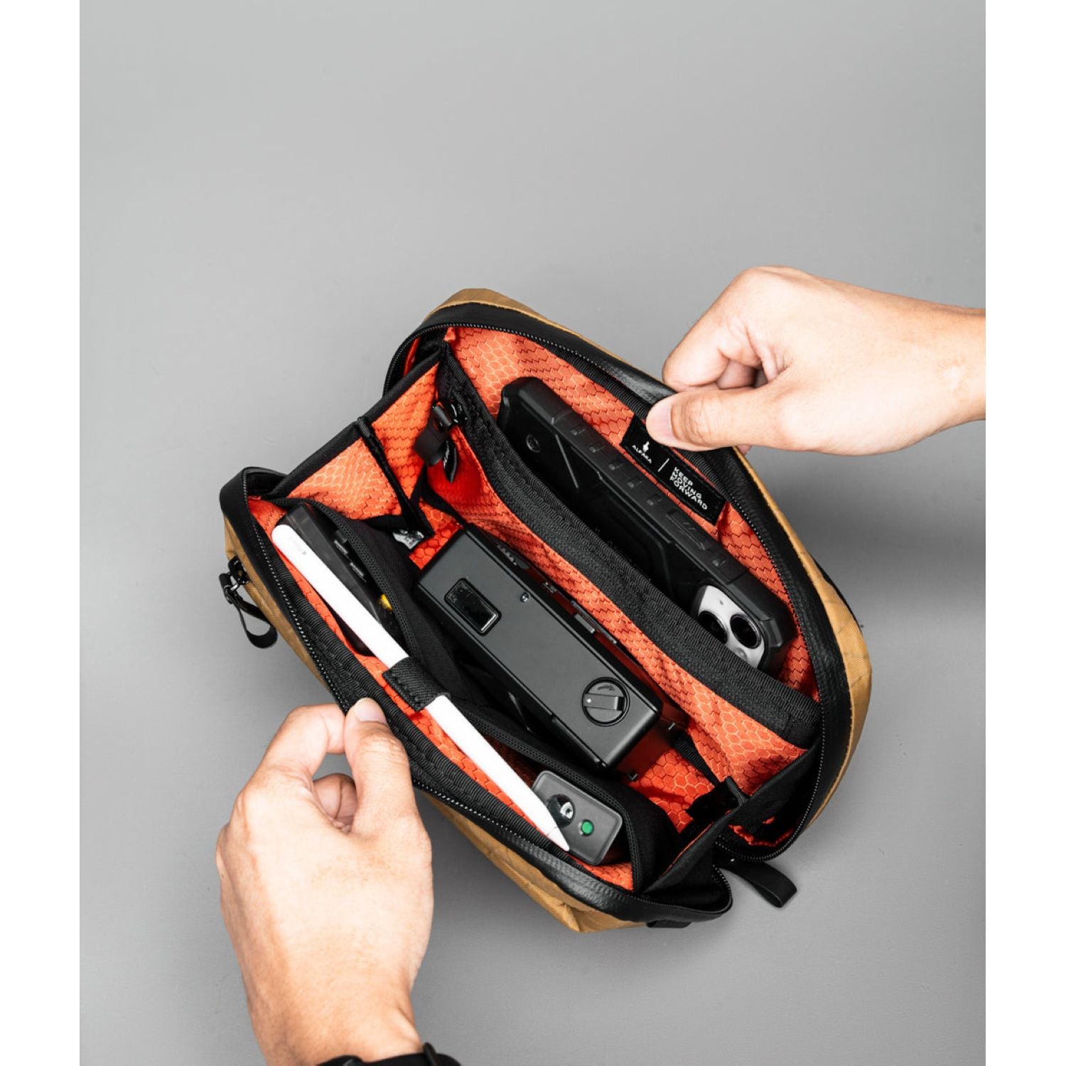 ALPAKA Elements Tech Case Mini X-Pac VX21 (Coyote Brown)