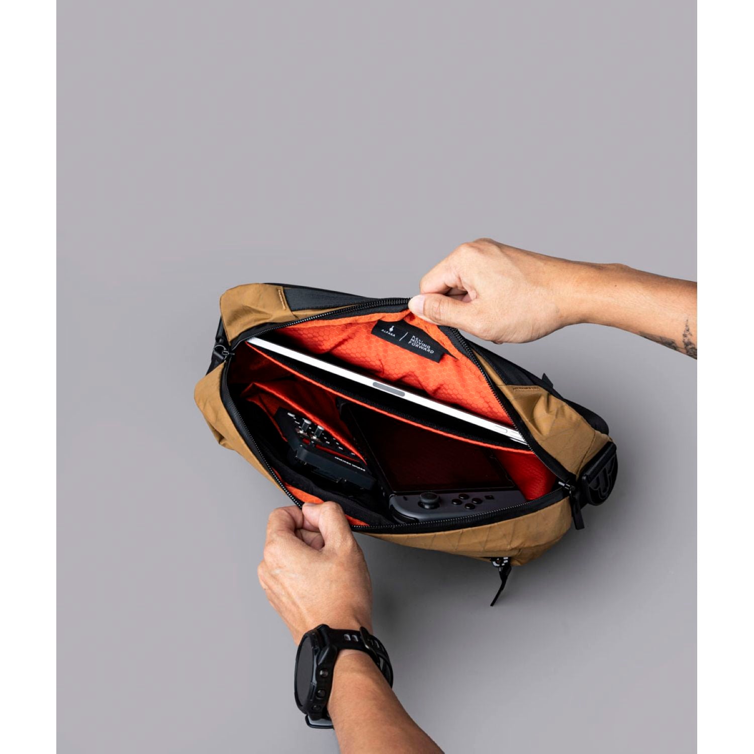 ALPAKA Go Sling X-Pac Vx21 (Coyote Brown) – The Planet Traveller