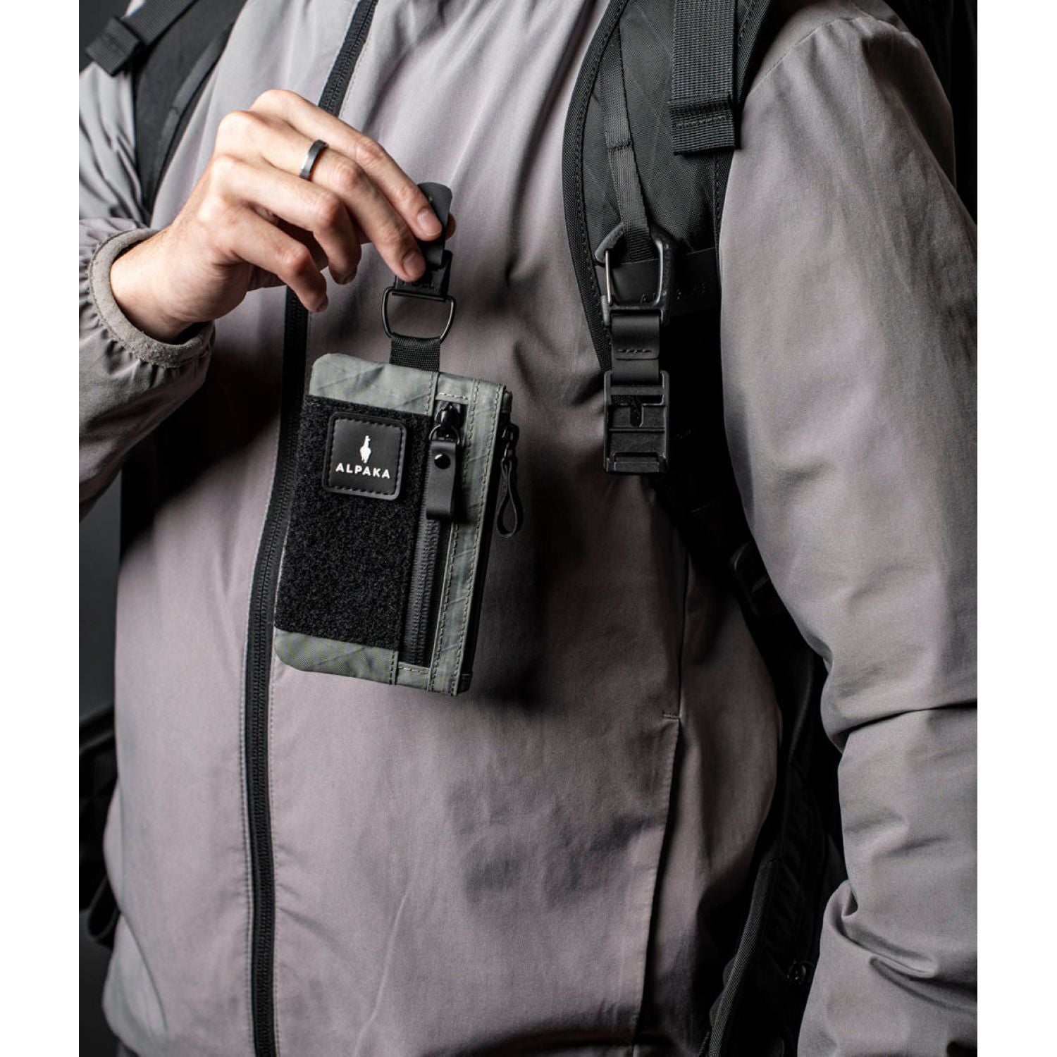 ALPAKA Hub Carabiner (Black)