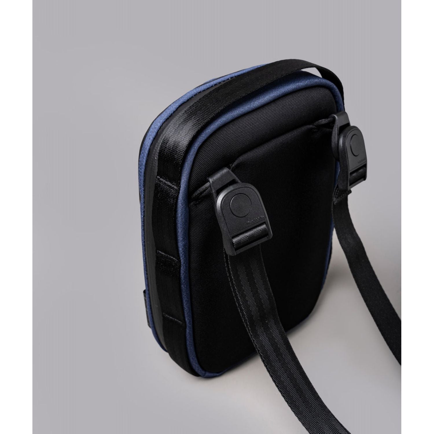 ALPAKA Metro Sling V2 Axoflux 300D (Blue)