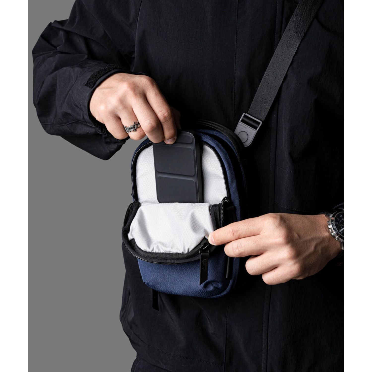 ALPAKA Metro Sling V2 Axoflux 300D (Blue)