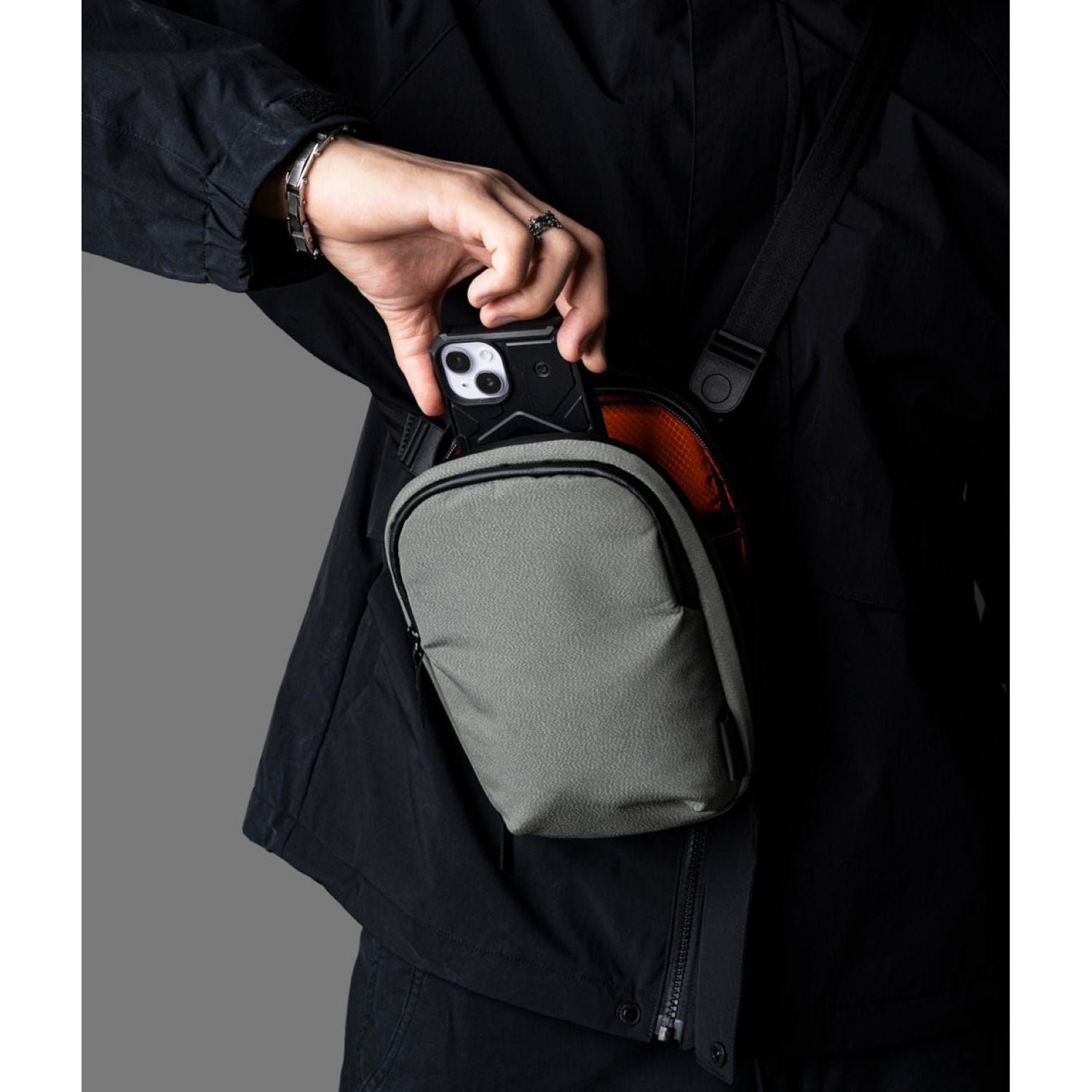 ALPAKA Metro Sling V2 Axoflux 300D (Grey)