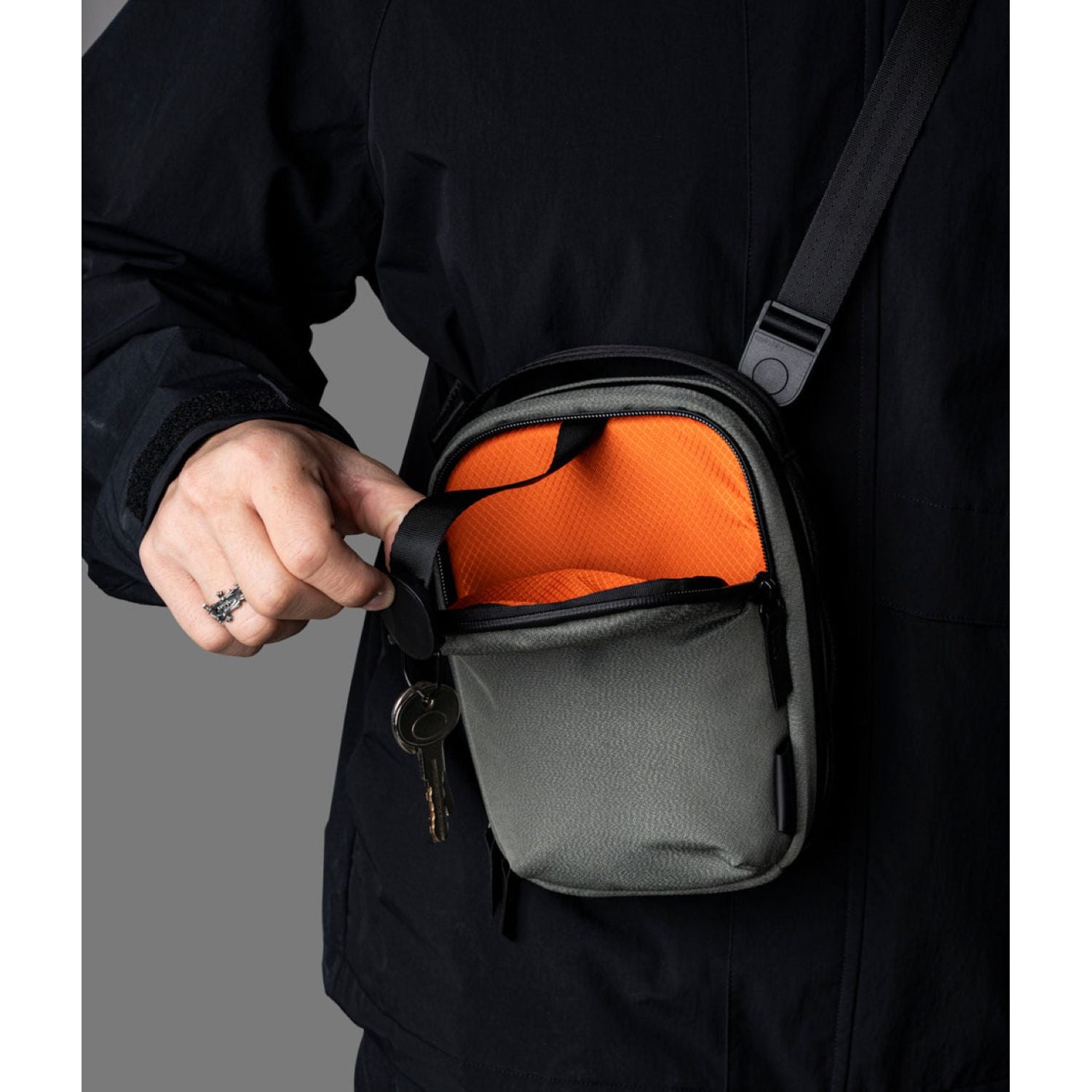 ALPAKA Metro Sling V2 Axoflux 300D (Grey)