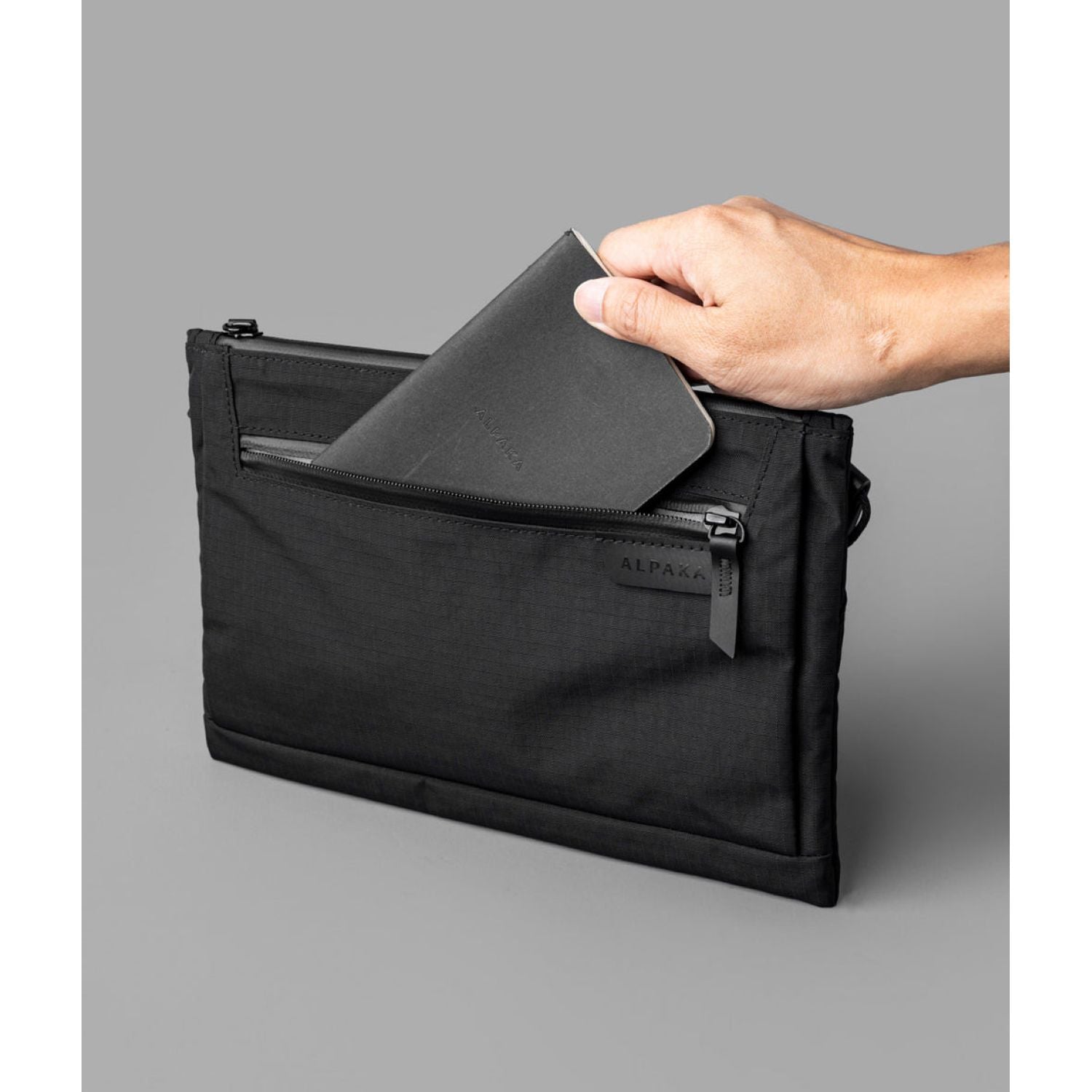 ALPAKA Zip Pouch Max V2 Axoflux 210D (Black)