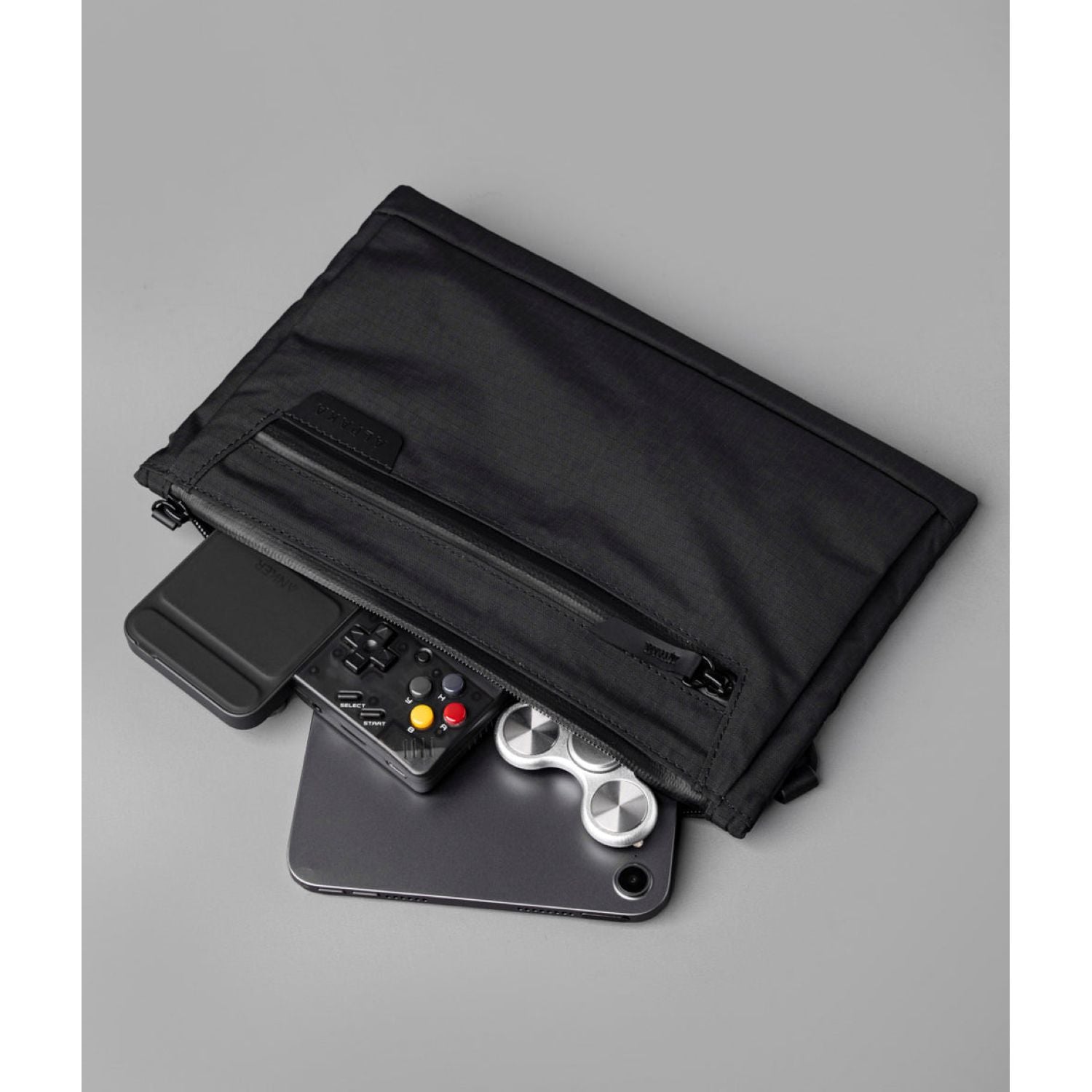 ALPAKA Zip Pouch Max V2 Axoflux 210D (Black)