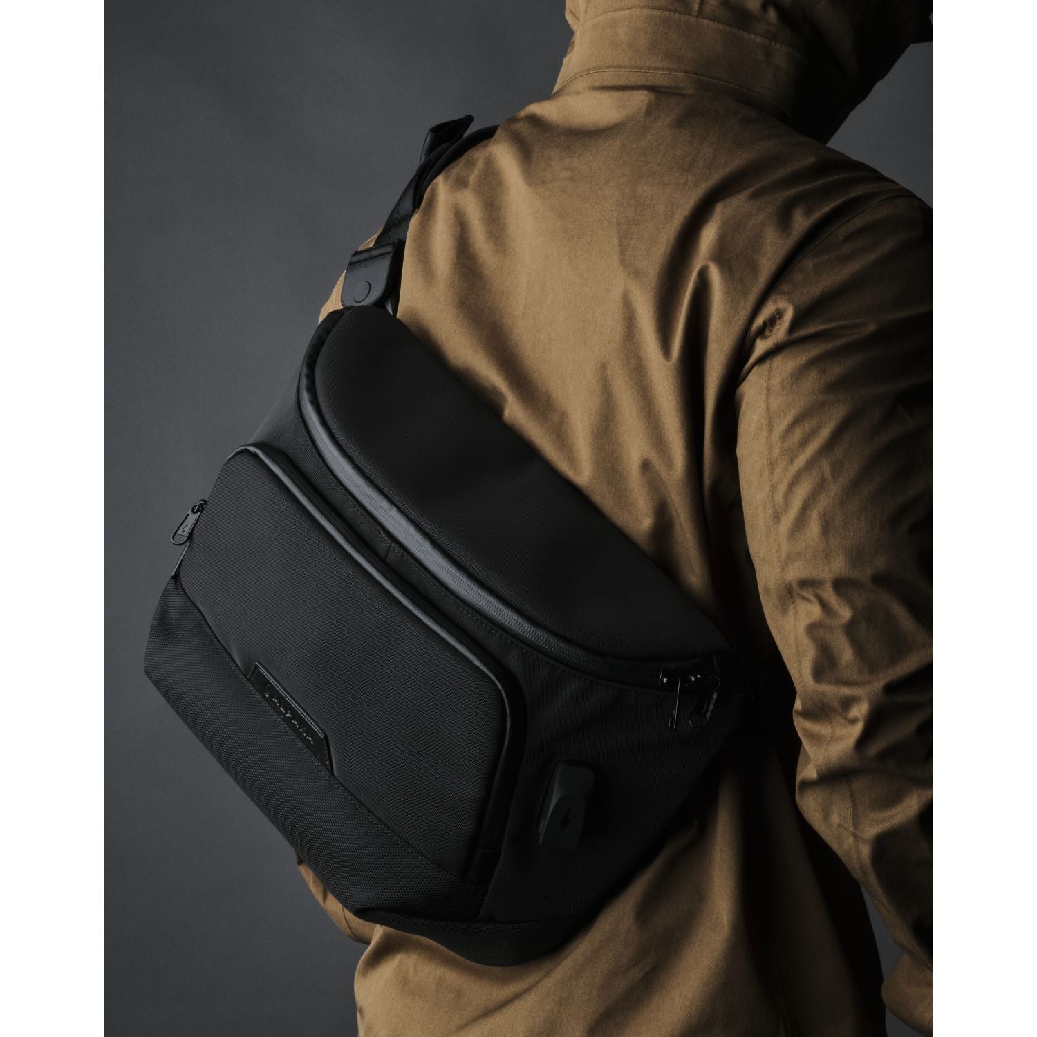 ALPAKA Bravo Sling Max V2 (Jet Black) | The Planet Traveller