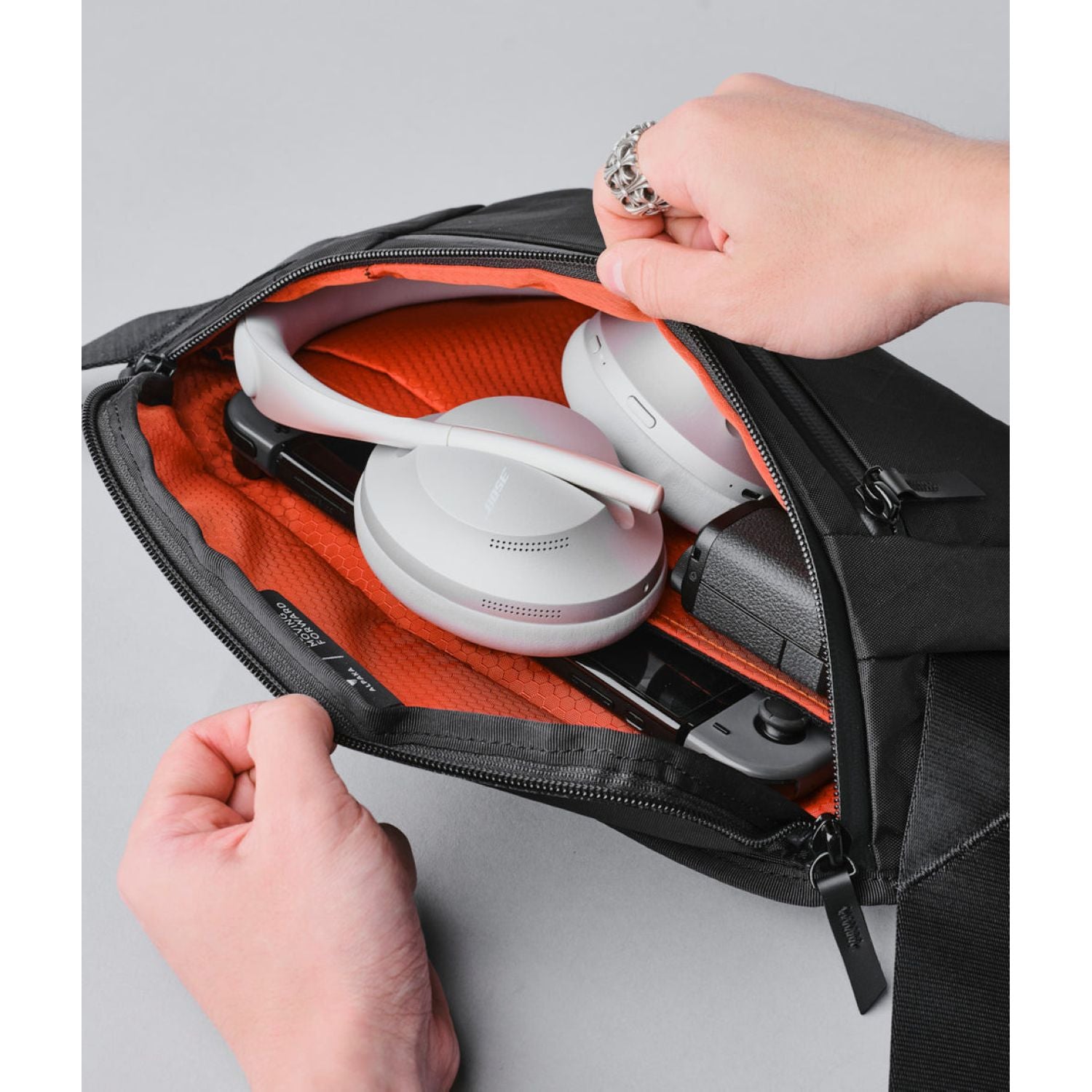 ALPAKA Bravo Sling Mini V2 VX42 (Black)