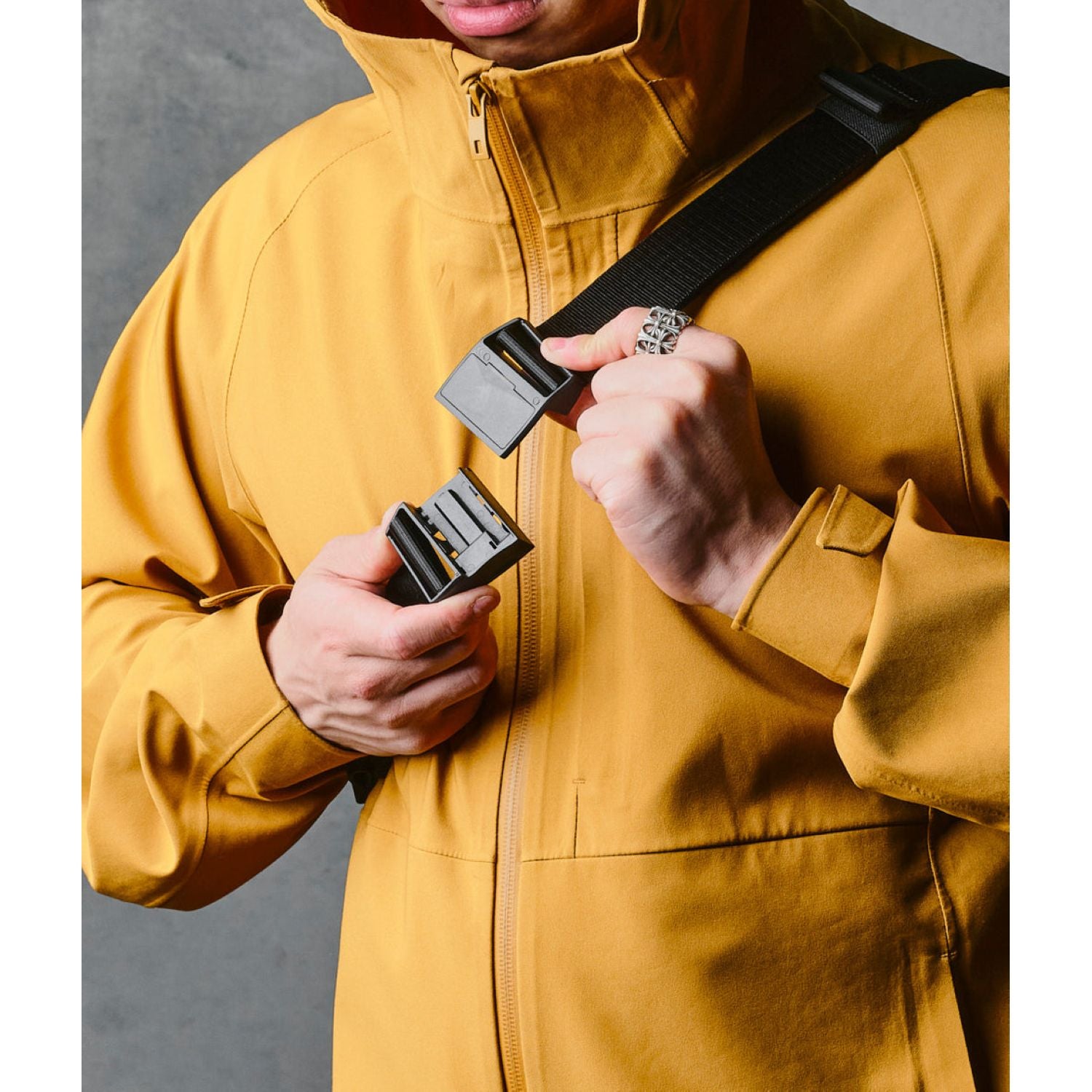 ALPAKA Bravo Sling Mini V2 VX42 (Black)