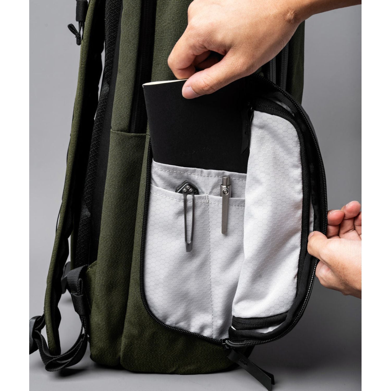 ALPAKA Elements Travel (35L) Axoflux 600D Backpack + Removable Waist Strap (Green)