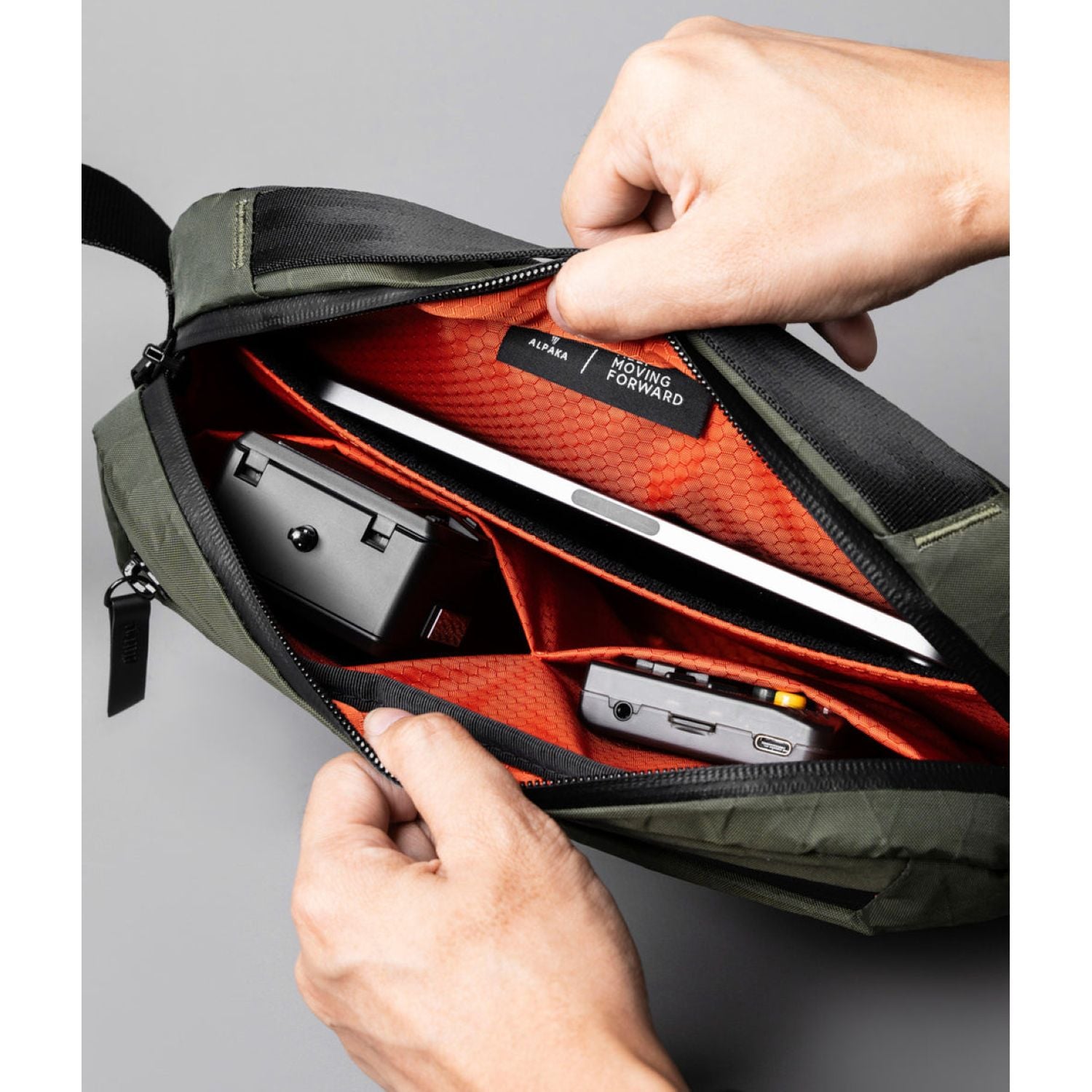 ALPAKA Go Sling Mini V2 X-Pac V21 (Dark Green)