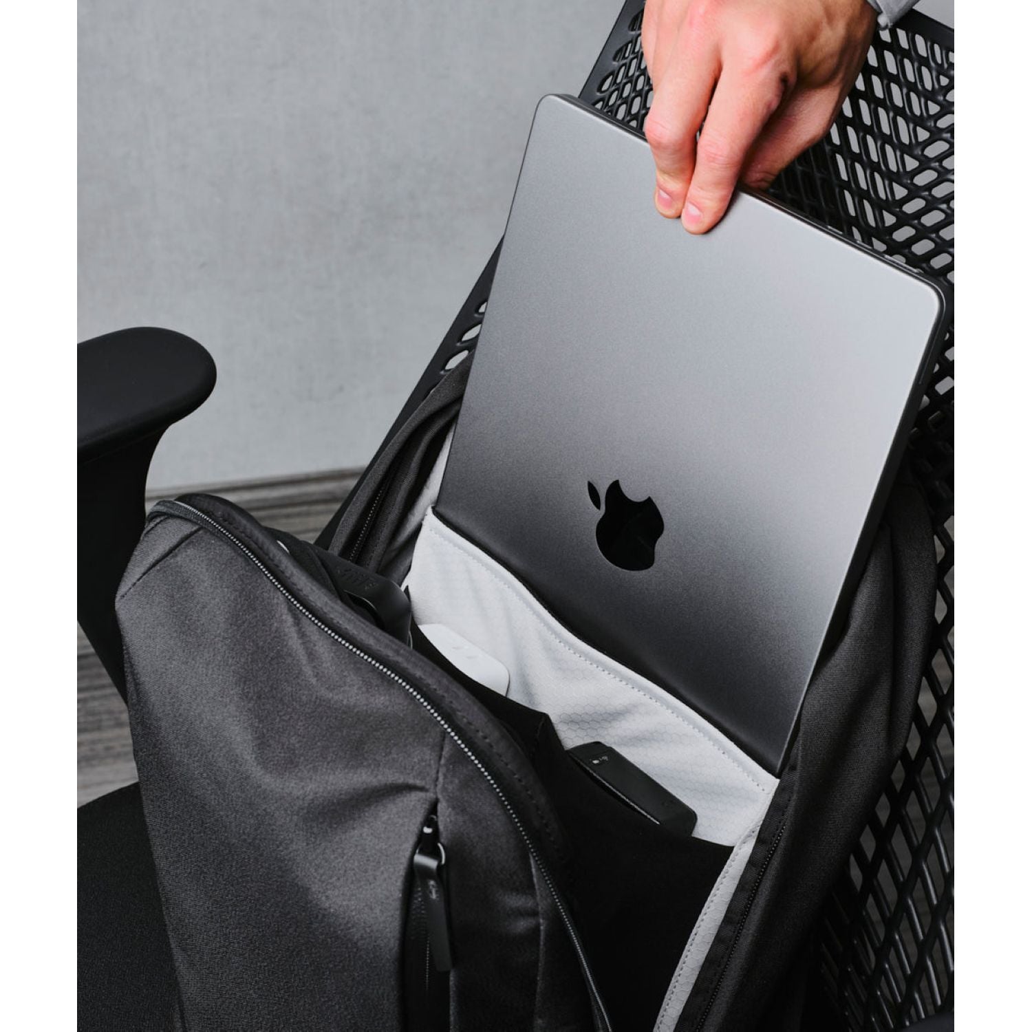 ALPAKA Metro Backpack Axoflux 300D (Black)