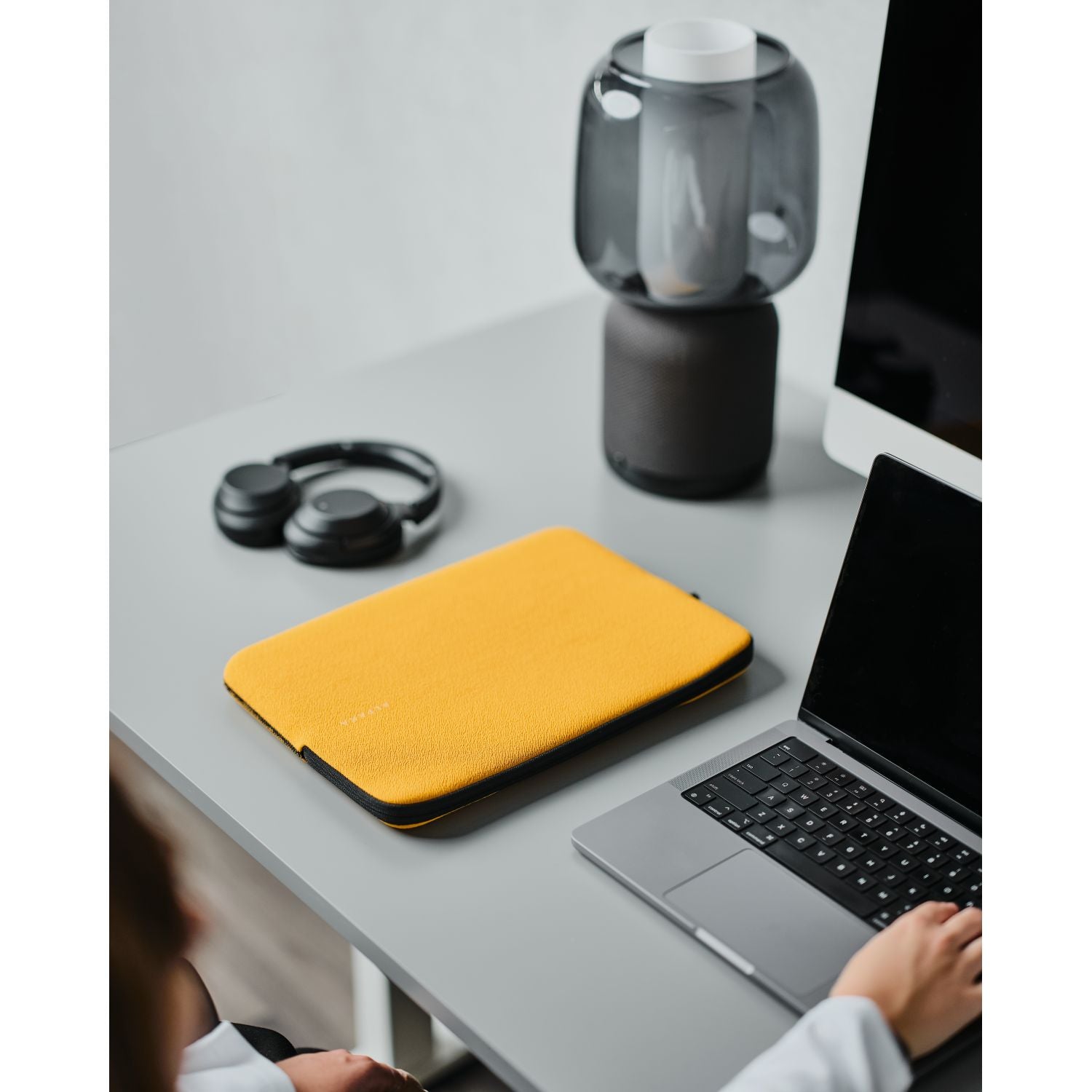 ALPAKA Slim Laptop Sleeve 16" (Yellow)