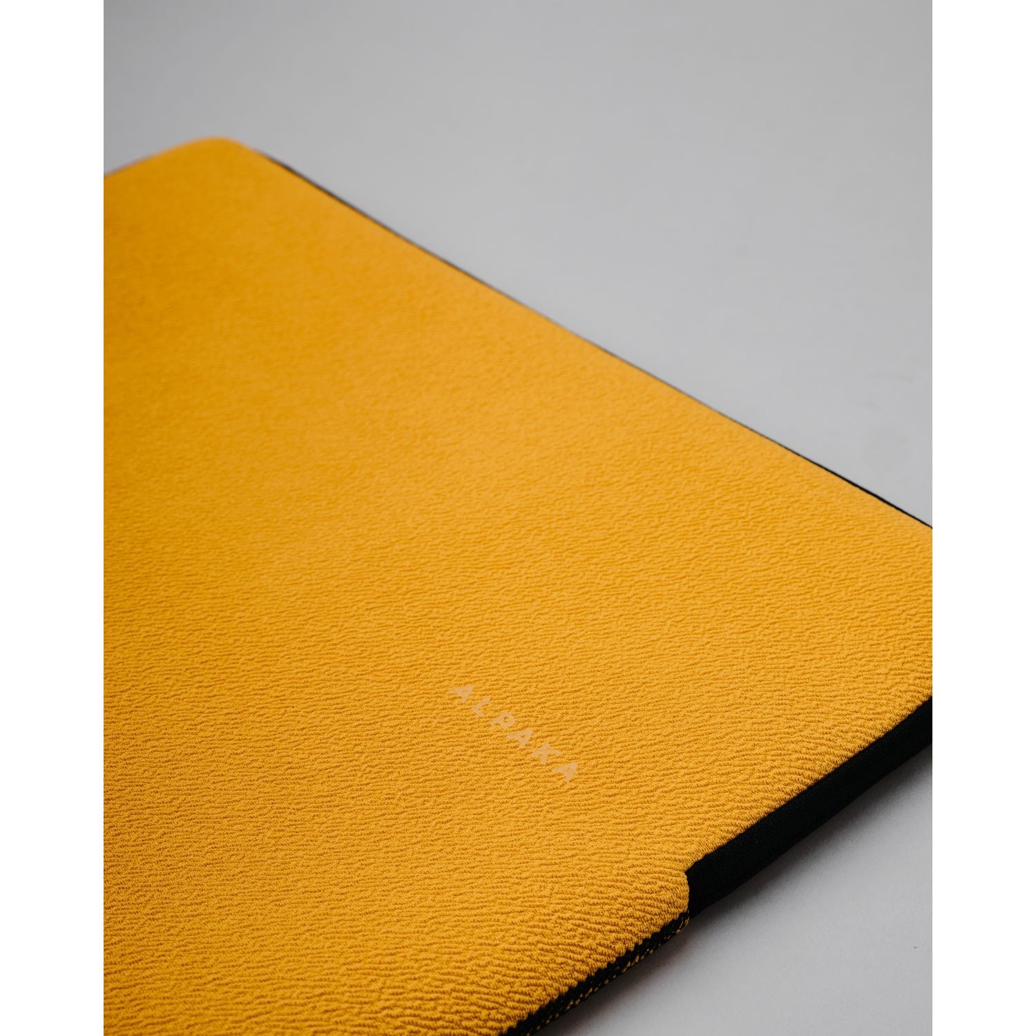 ALPAKA Slim Laptop Sleeve 16" (Yellow)